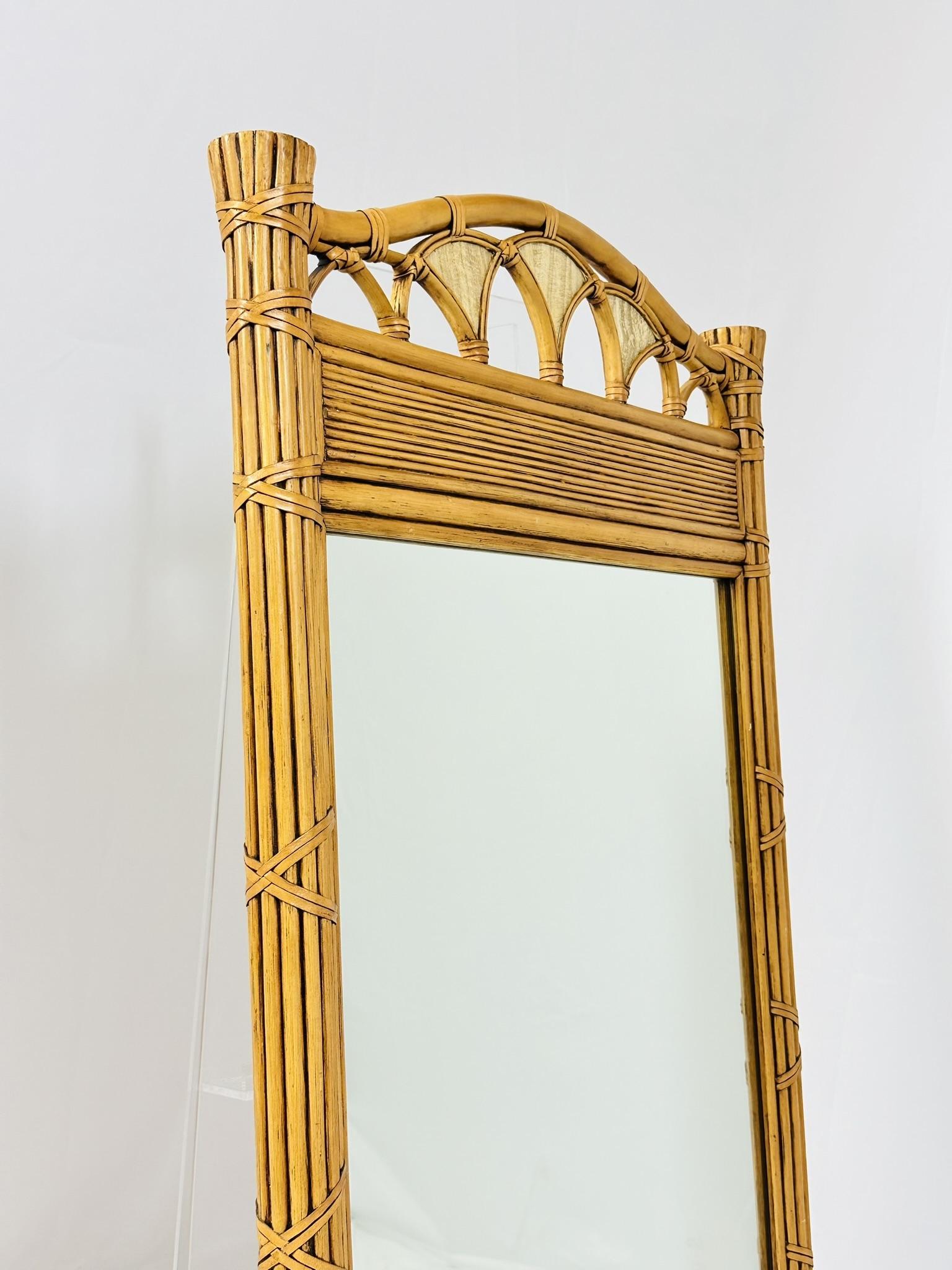 Fait main Miroir mural en roseau et rotin dans le style de Gabriella Crespi en vente