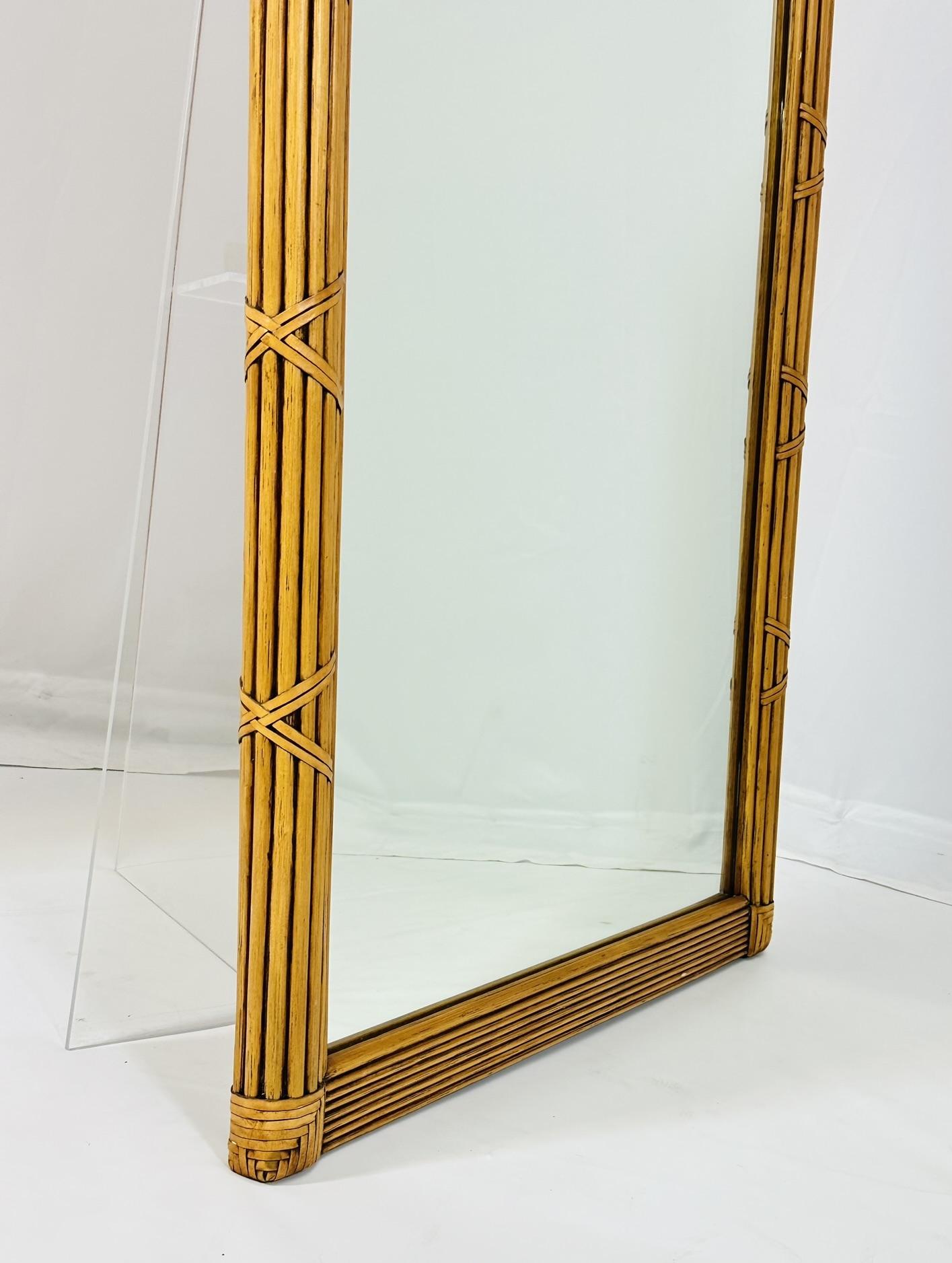 Miroir mural en roseau et rotin dans le style de Gabriella Crespi Bon état - En vente à Los Angeles, CA