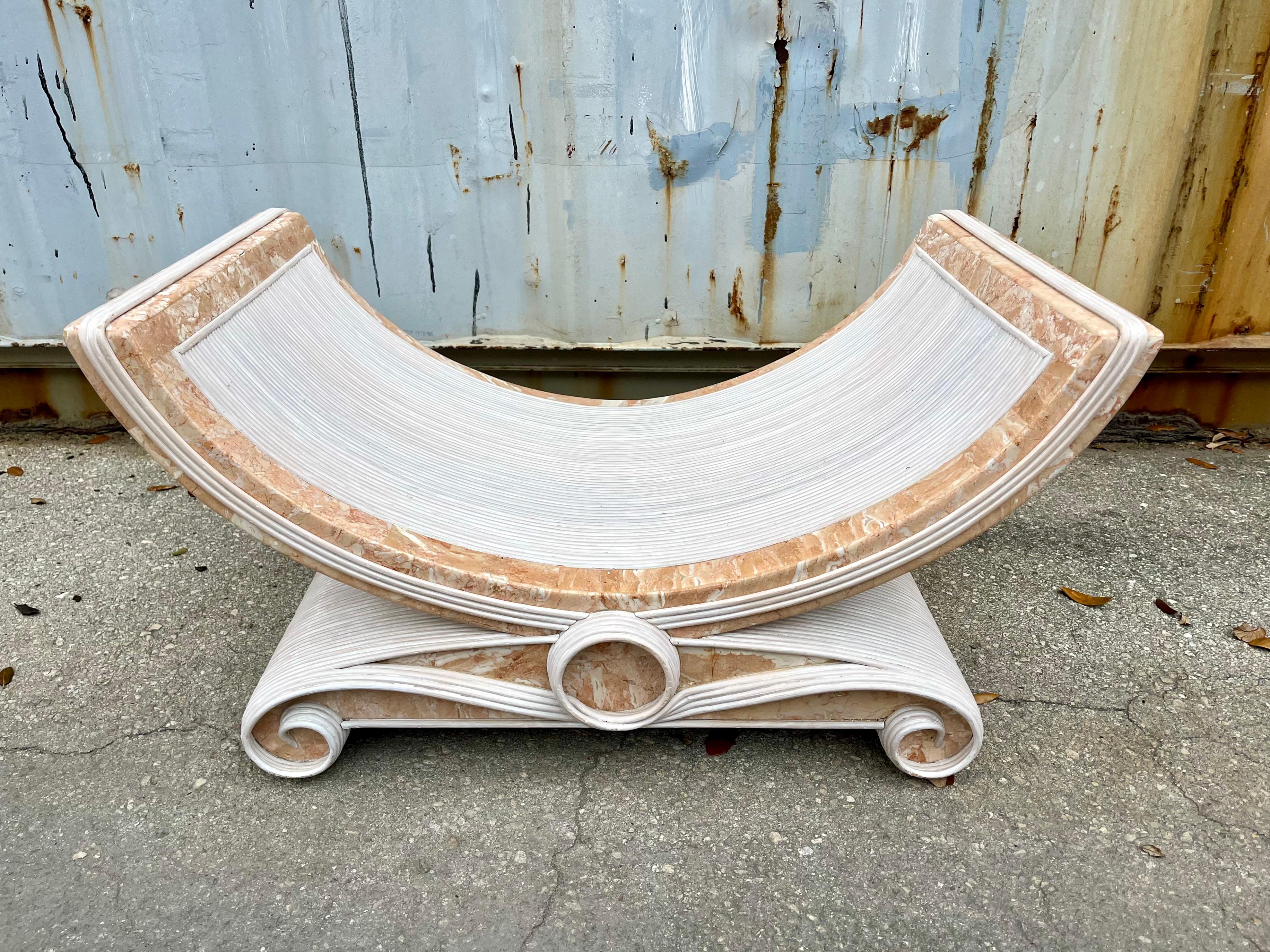 Table basse en roseau et pierre tessellée à la manière de Betty Cobonpue. en vente 5