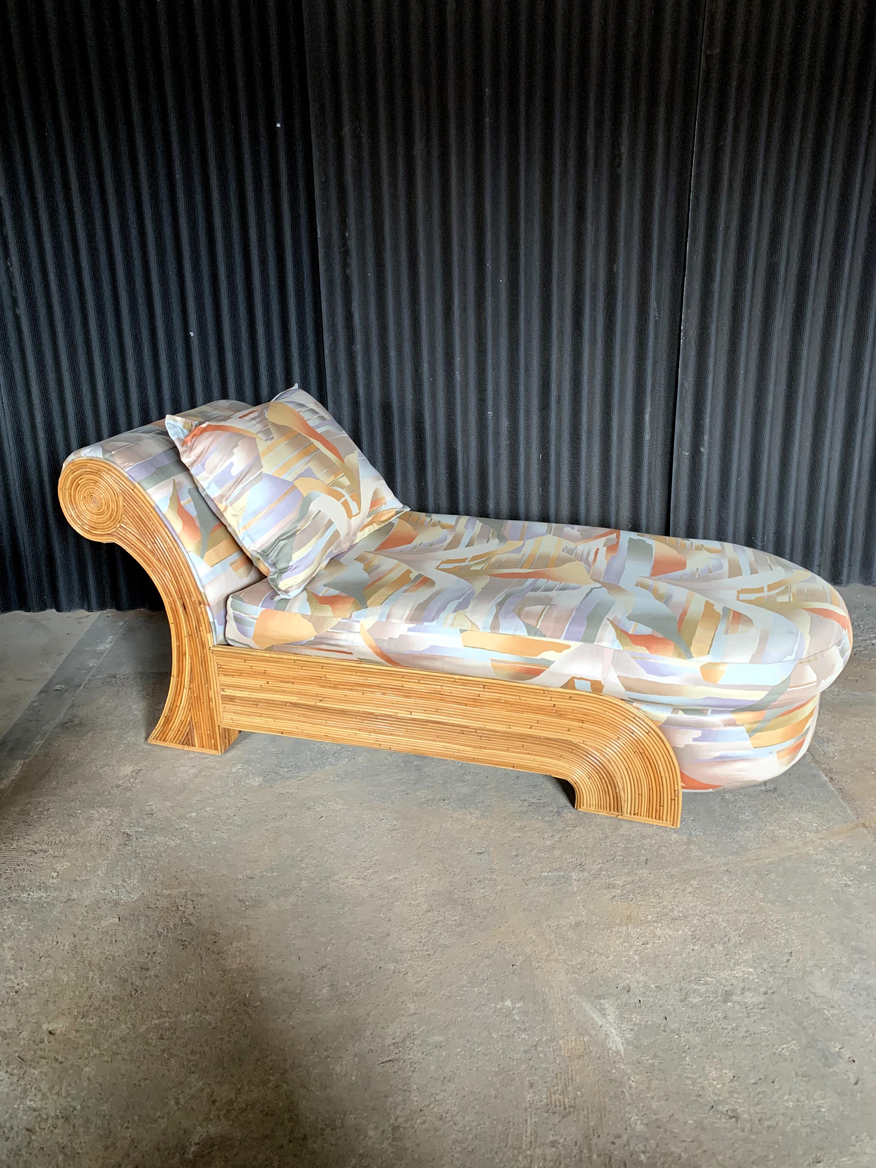 Stunning chaise lounge ready to be loved for decades to come!
Elegant design and a style that is Classic and will be so forever.
Excellent condition with no breaks for damage to the rattan.
Fabric is in excellent condition with no rips or