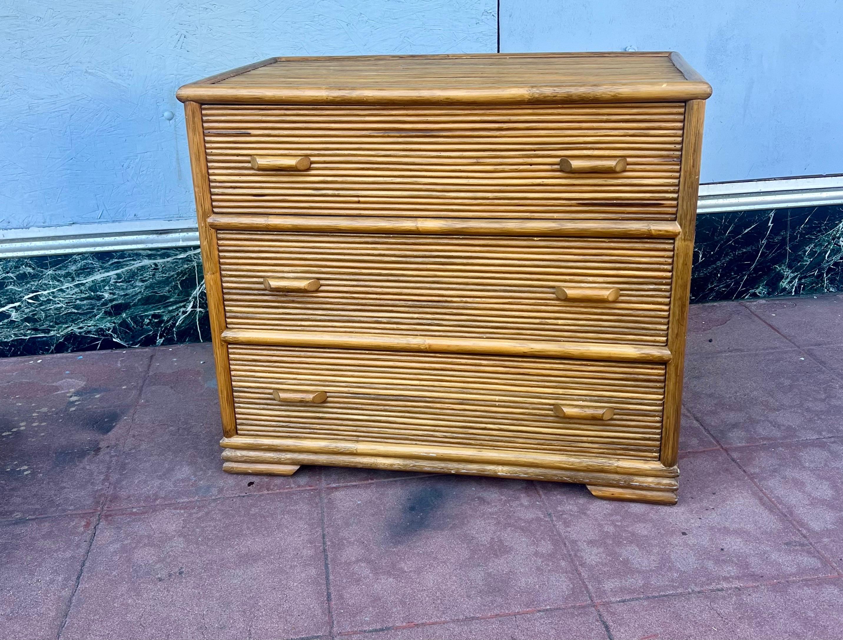 Pencil Reed Coastal 3 Drawer Chest Rattan Boho Bon état - En vente à San Diego, CA