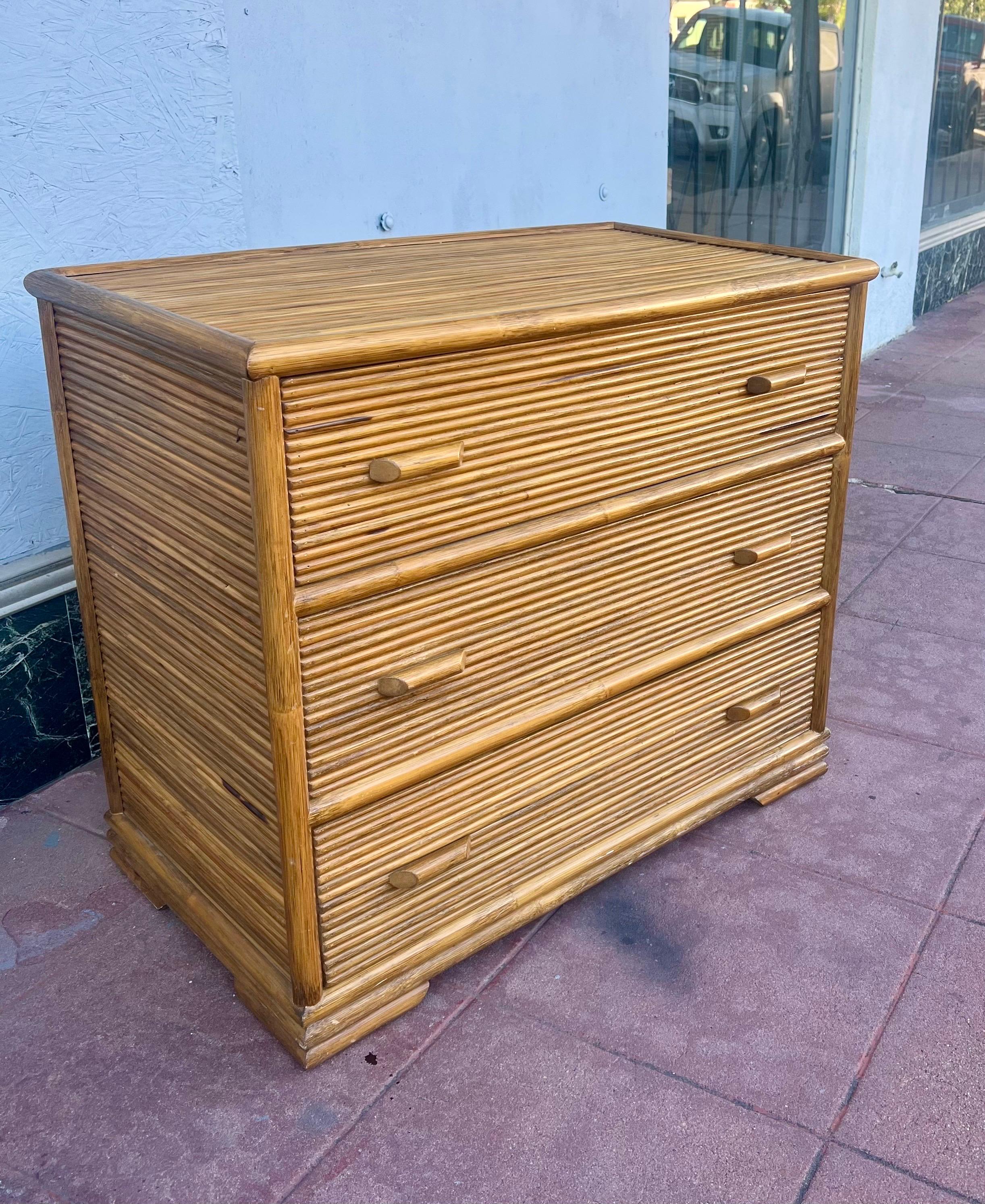 XVIIIe siècle et antérieur Pencil Reed Coastal 3 Drawer Chest Rattan Boho en vente