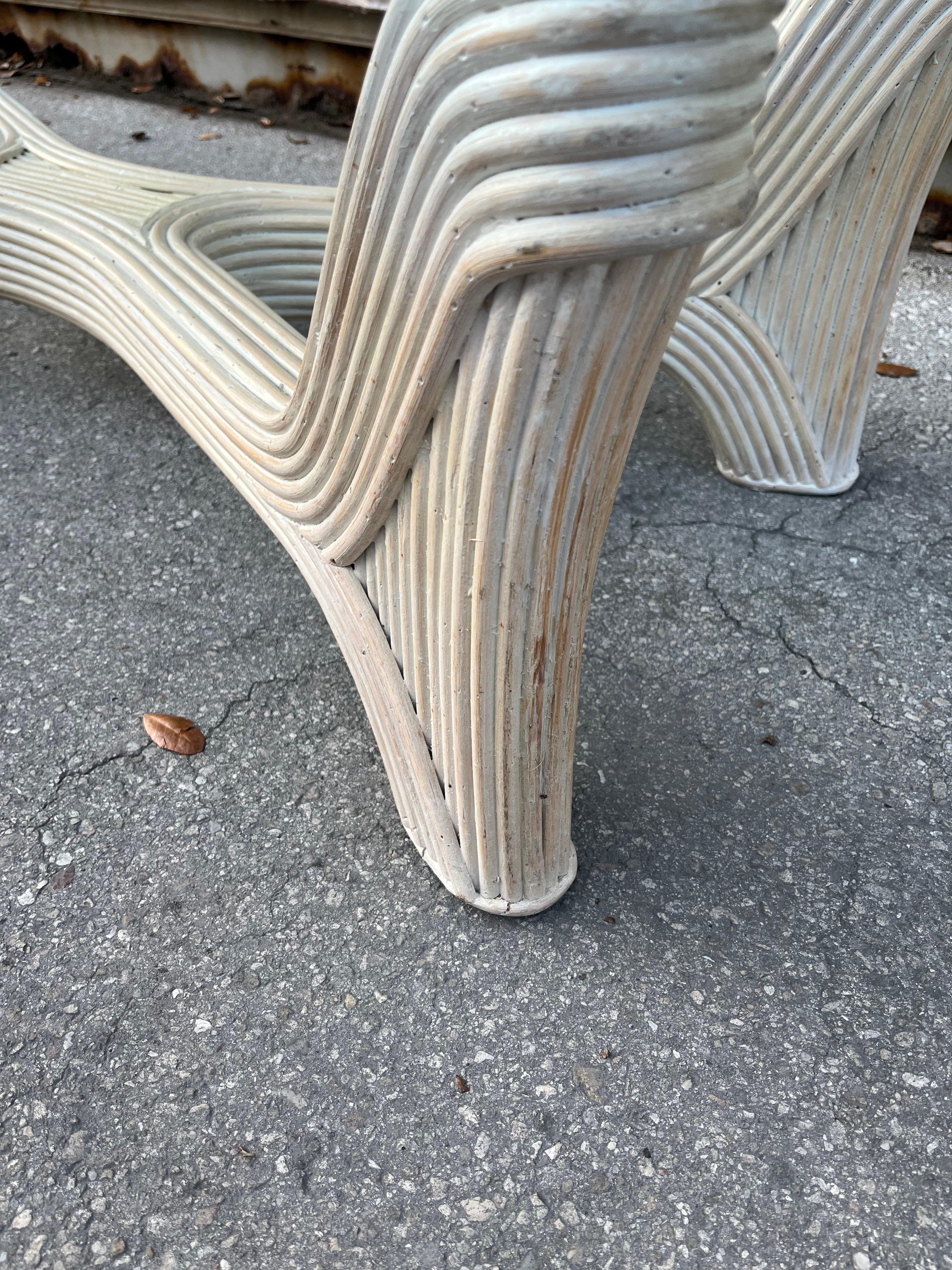 Table basse en rotin de style côtier crayonné. Circa 1980 en vente 2