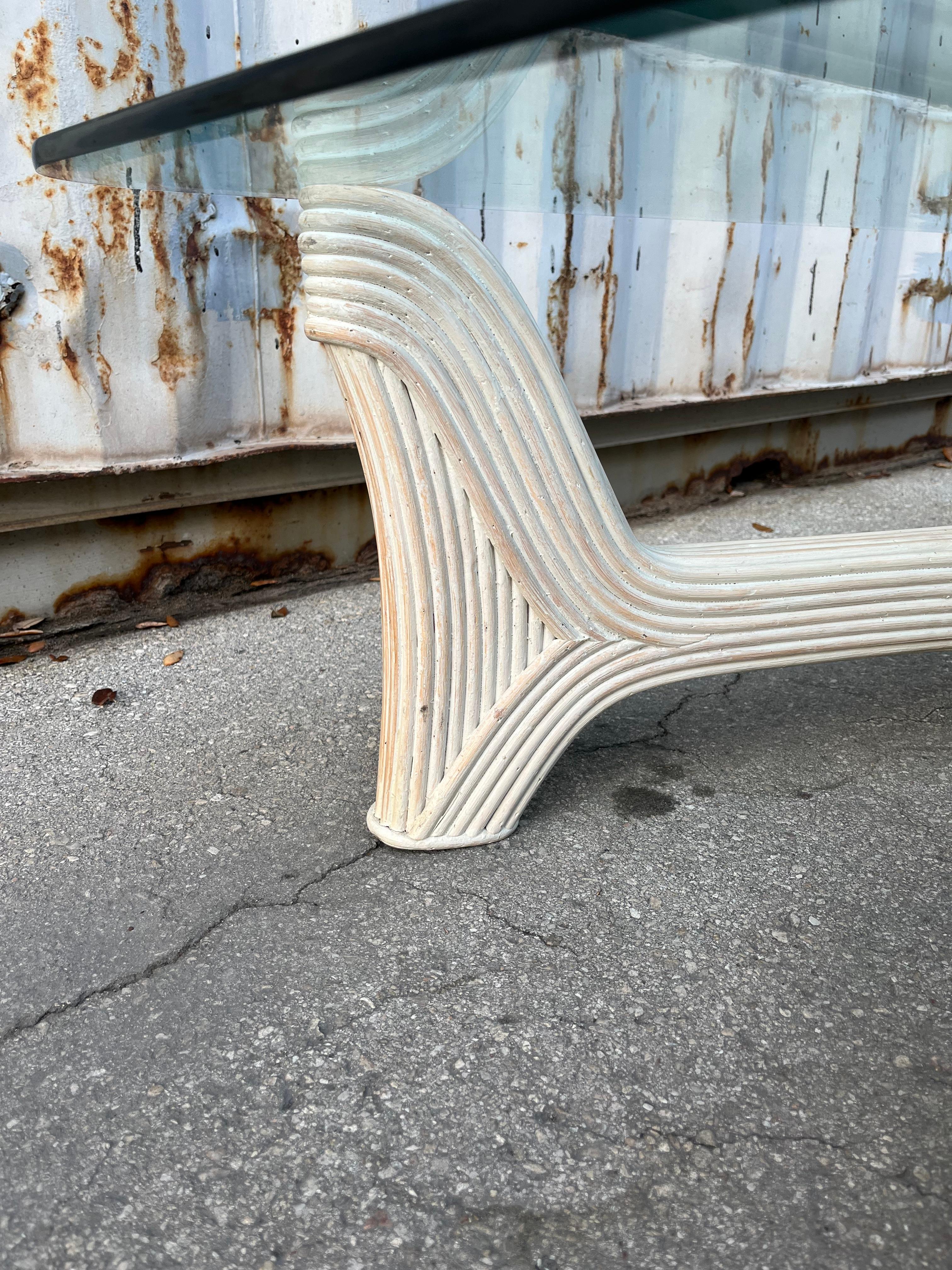 Table basse en rotin de style côtier crayonné. Circa 1980 en vente 6