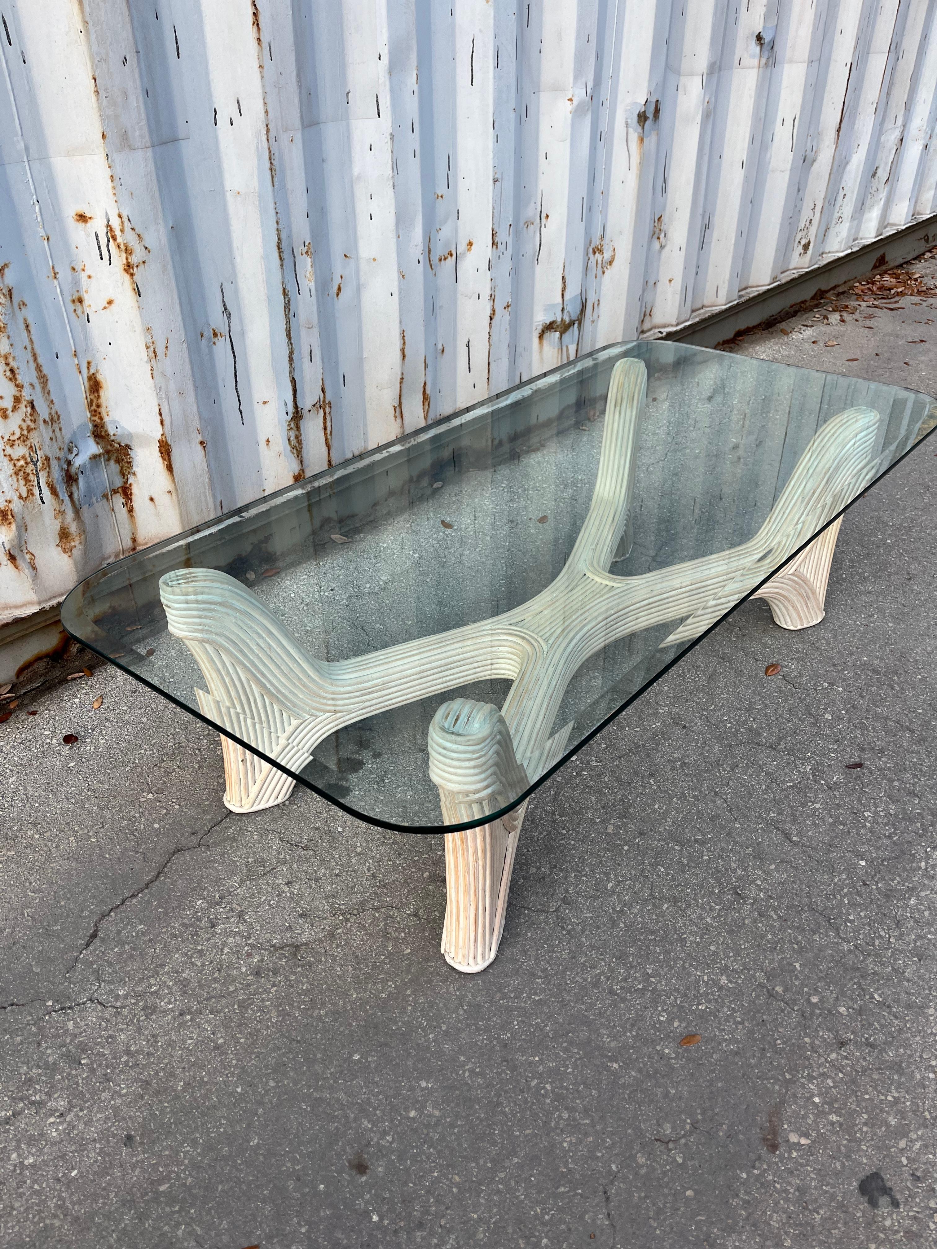 Table basse en rotin de style côtier crayonné. Circa 1980 en vente 8