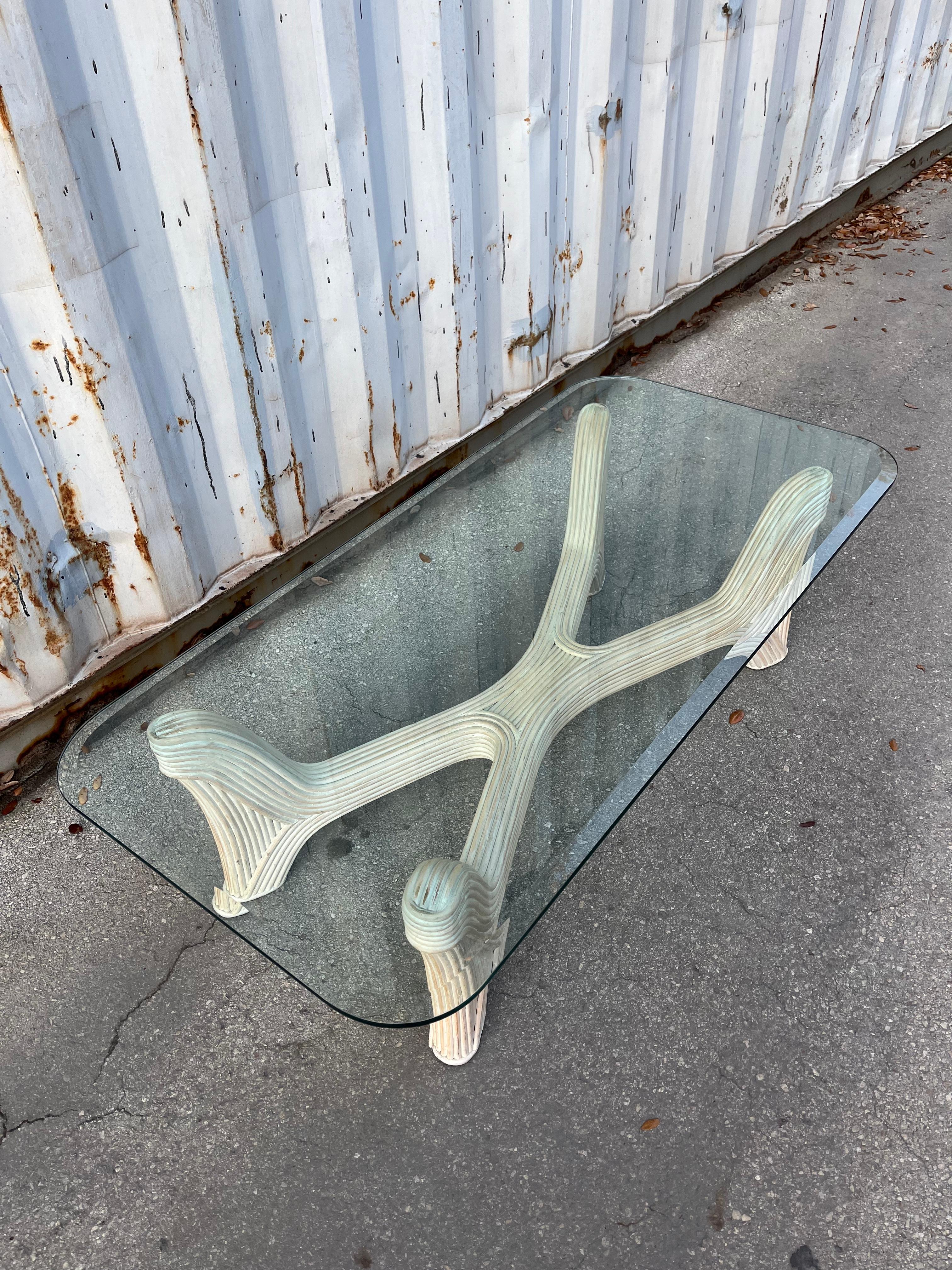 Table basse en rotin de style côtier crayonné. Circa 1980 en vente 9