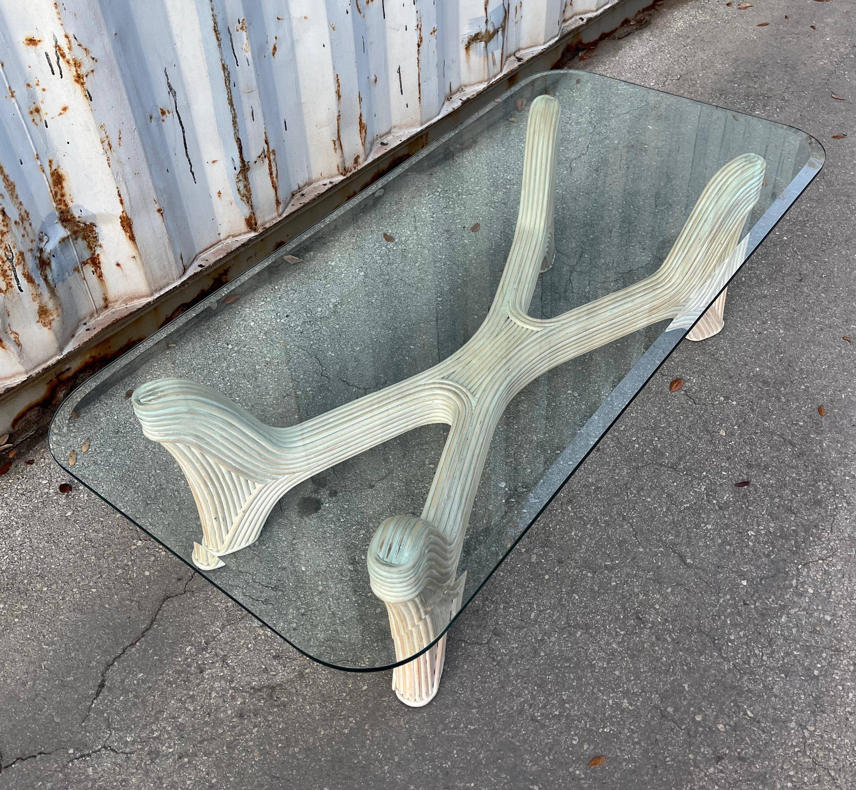 Table basse en rotin de style côtier crayonné. Circa 1980 en vente 10
