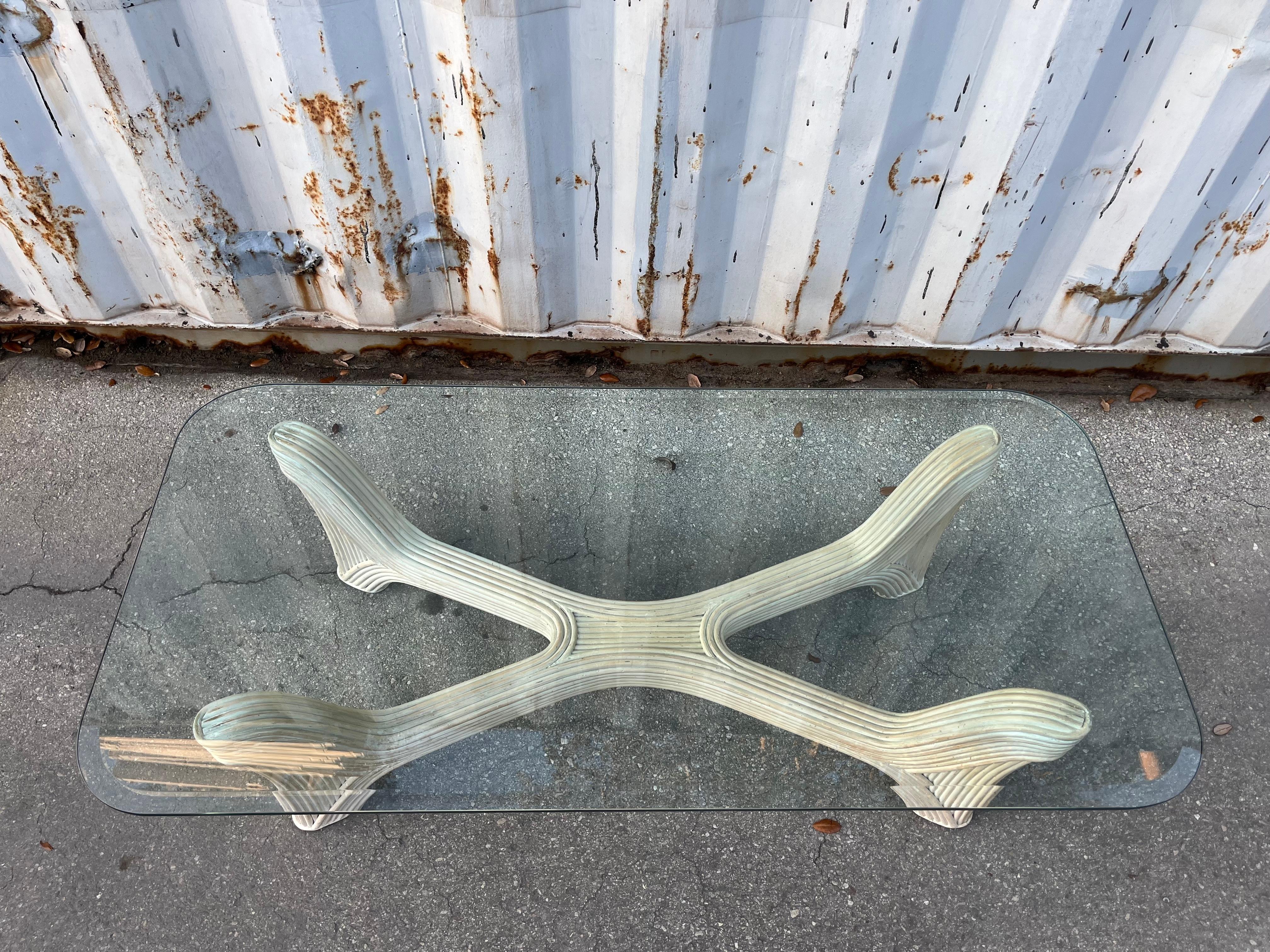 Table basse en rotin de style côtier crayonné. Circa 1980 en vente 11