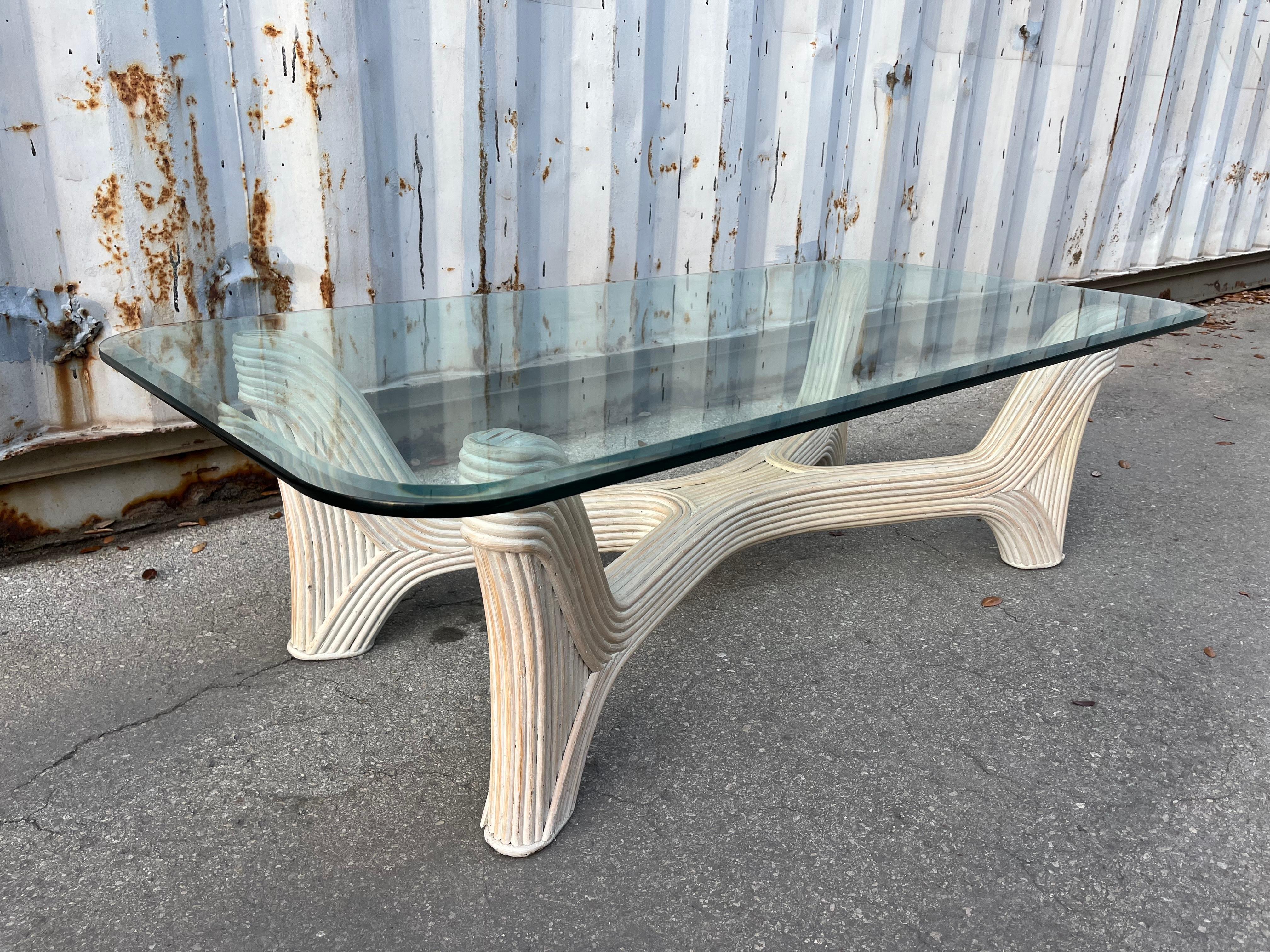 Table basse en rotin de style côtier crayonné. Circa 1980 Bon état - En vente à Miami, FL