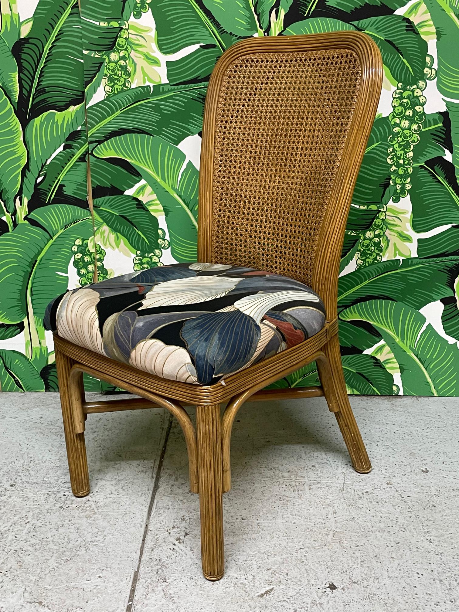 Satz von 6 Esszimmerstühlen aus Rattan und Schilfrohr mit Bleistiftflecken (Organische Moderne) im Angebot