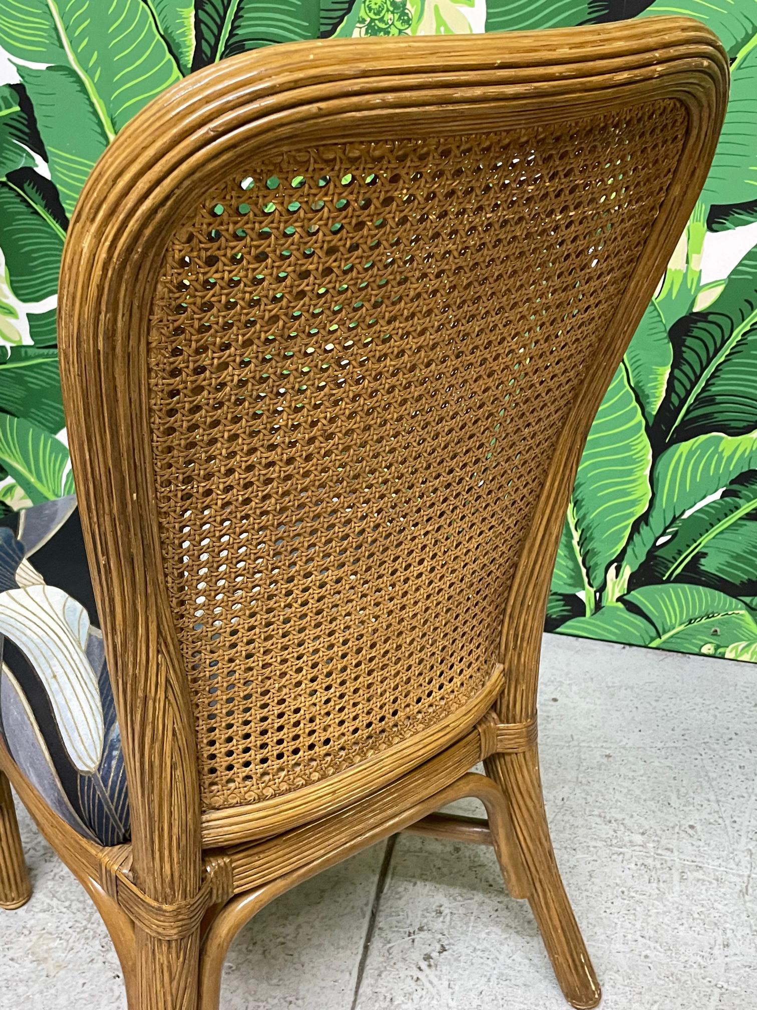 Satz von 6 Esszimmerstühlen aus Rattan und Schilfrohr mit Bleistiftflecken im Angebot 1