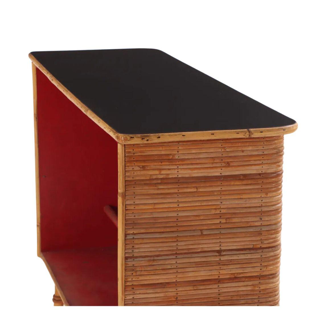 Francese Bar di metà secolo in rattan e laminato Pencil Reed in vendita