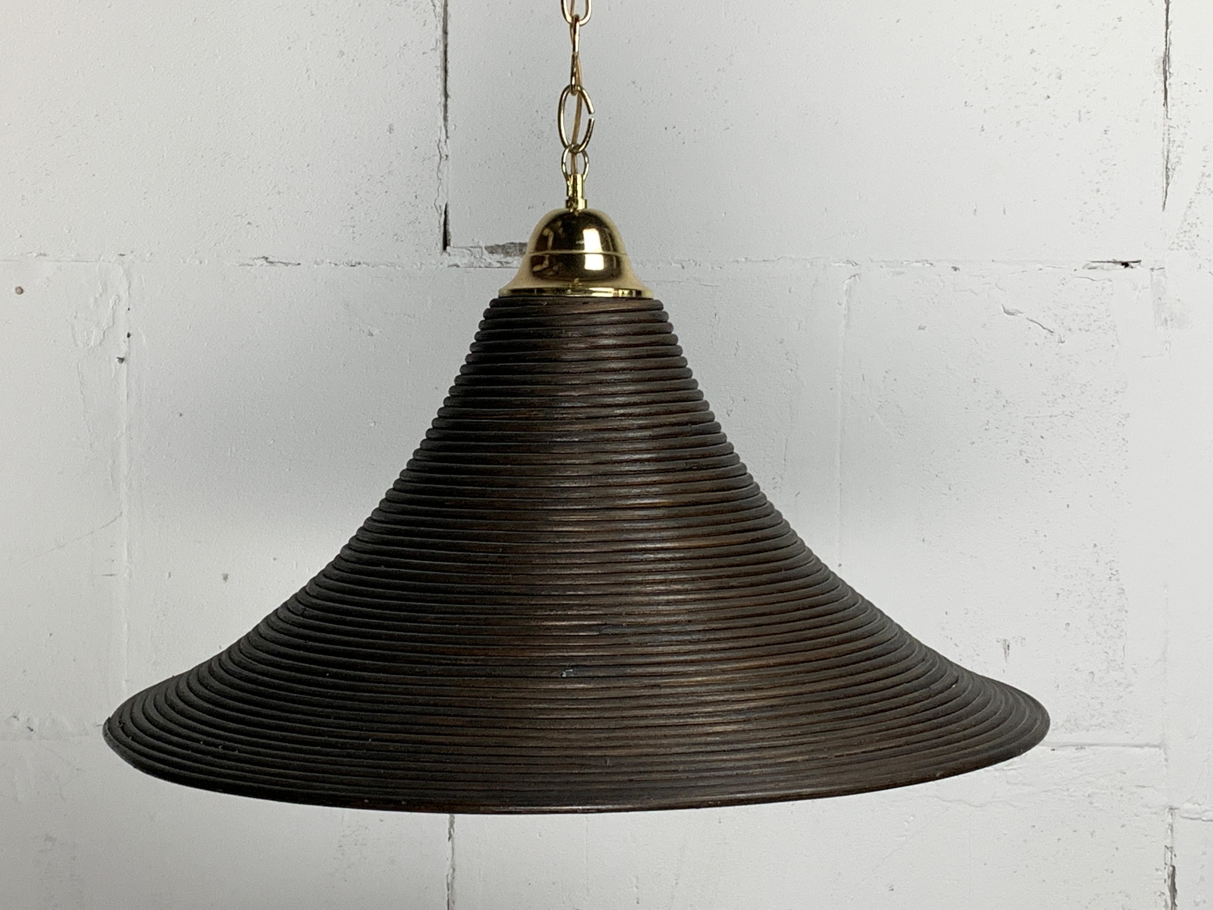A wonderful rare and large dark brown pencil or split reed rattan wicker bamboo pendant lamp with brass, Italy 1970s. The rattan is still in good condition and the brass fittings have a lovely patina. The lamp as can be seen in the pics can be hung