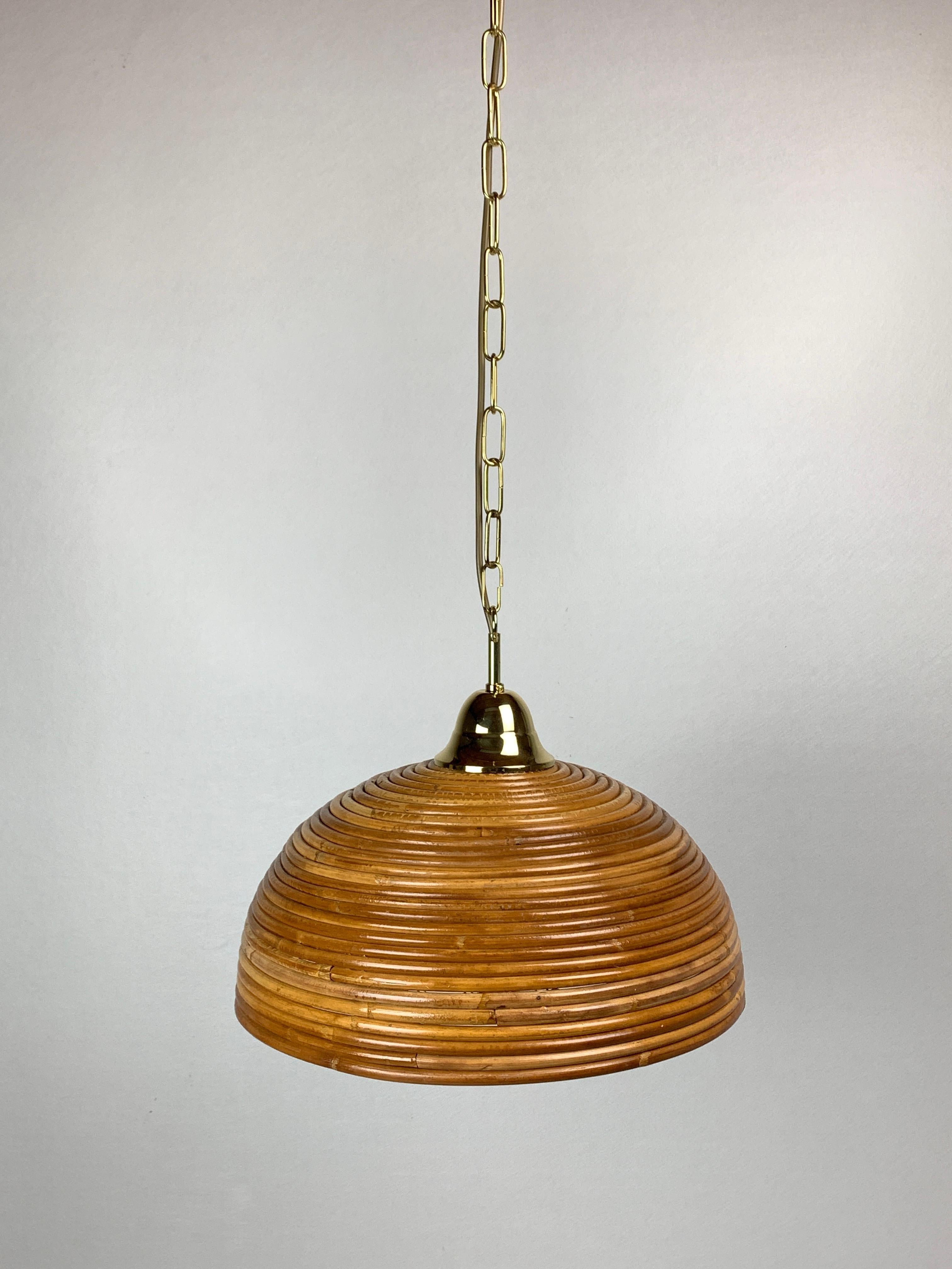 A wonderful pencil or split reed rattan wicker bamboo pendant lamp with brass, italy 1970s. These lamps are in the style of gabriella crespi who was famous for her work with pencil reed and brass. The split reed is still in good nick and has a