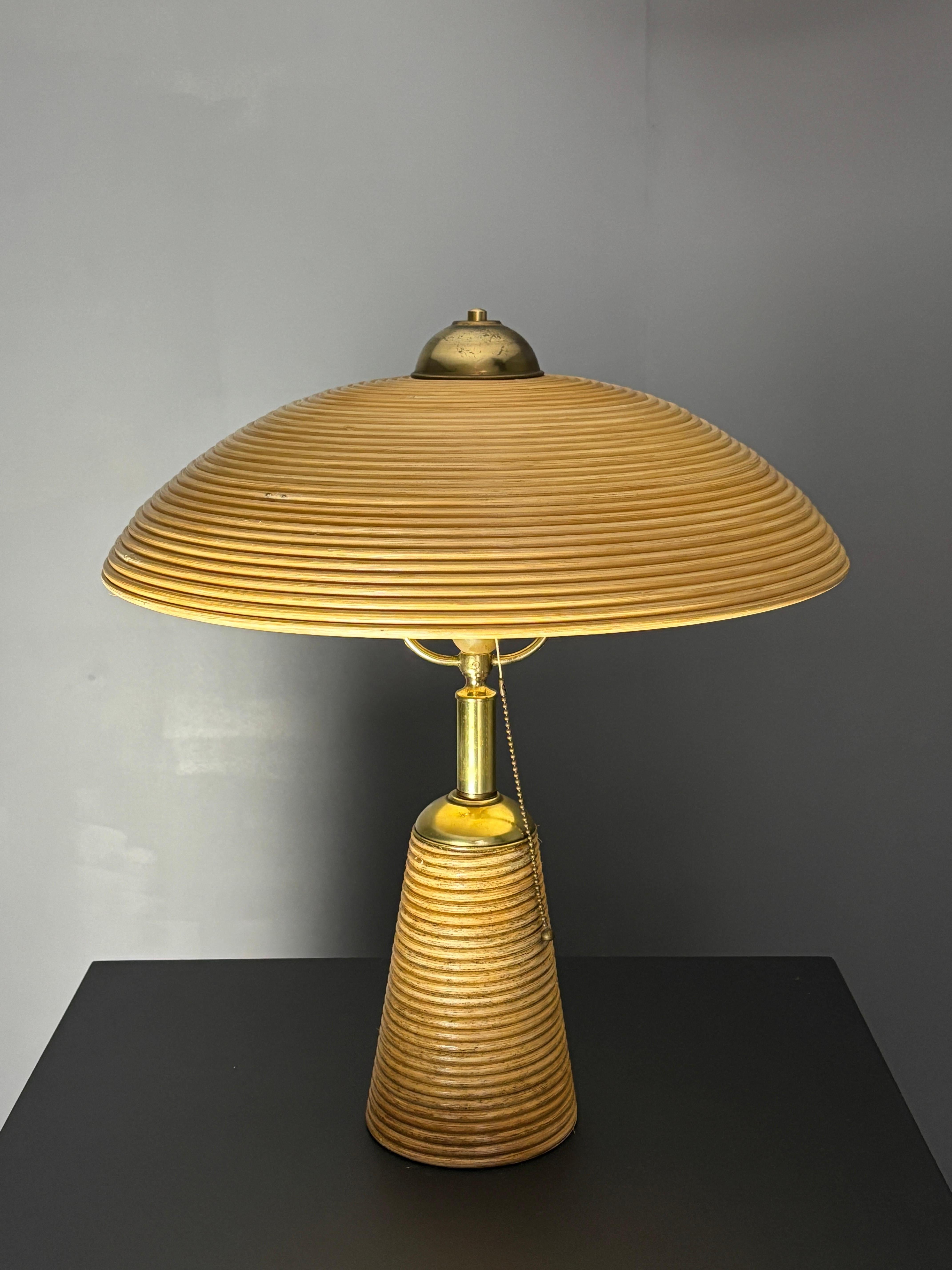 Lampada da tavolo in rattan, bambù e ottone, Italia, anni '70 in vendita 3