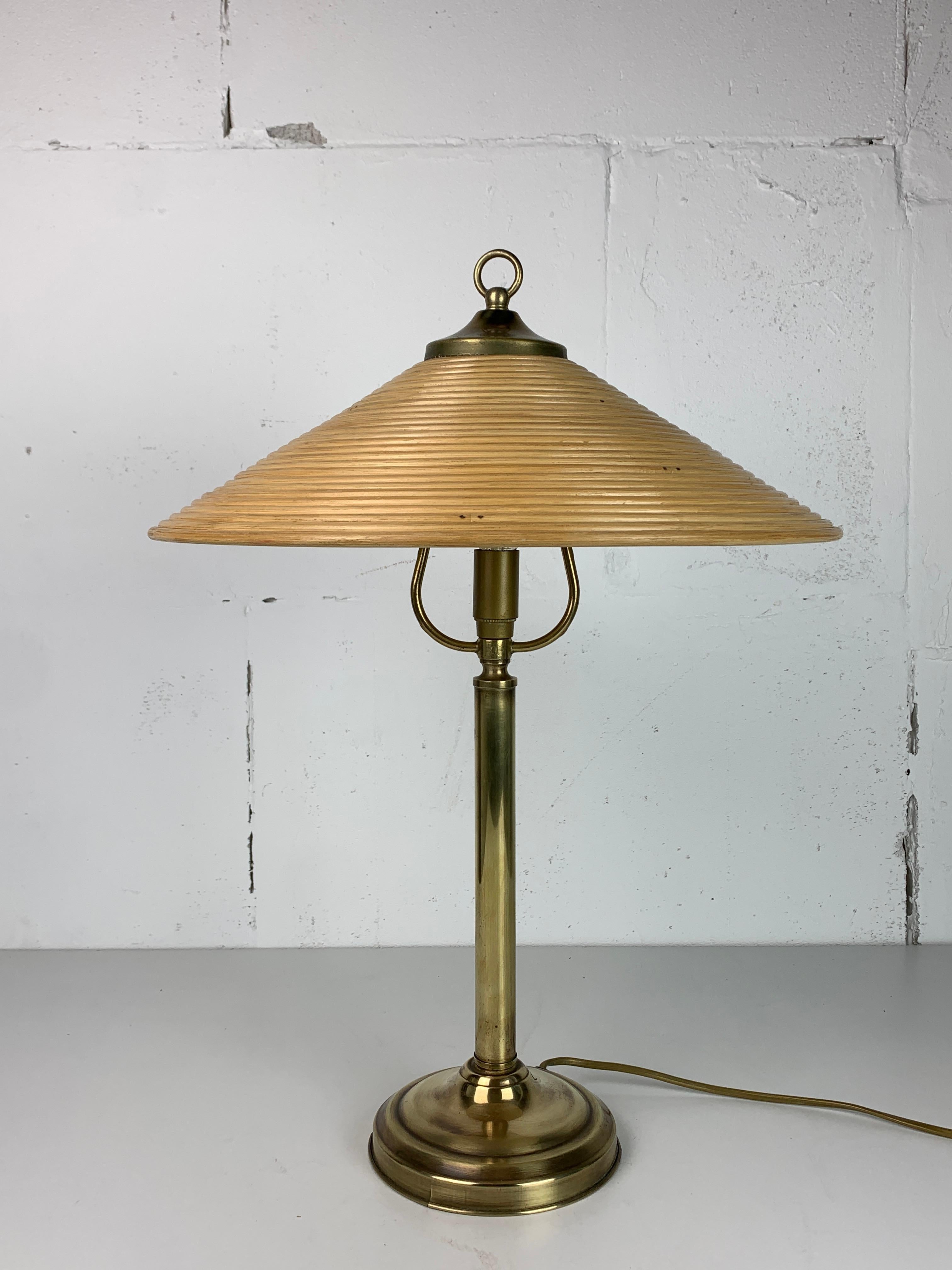 Large ( h 55 cm ) pencil reed rattan and brass table lamp, 1970s often named in the style of Gabriella Crespi. This lamp is in great vintage condition with patinated brass, in great working condition, the lamp is fitted for a general e27 lightbulb