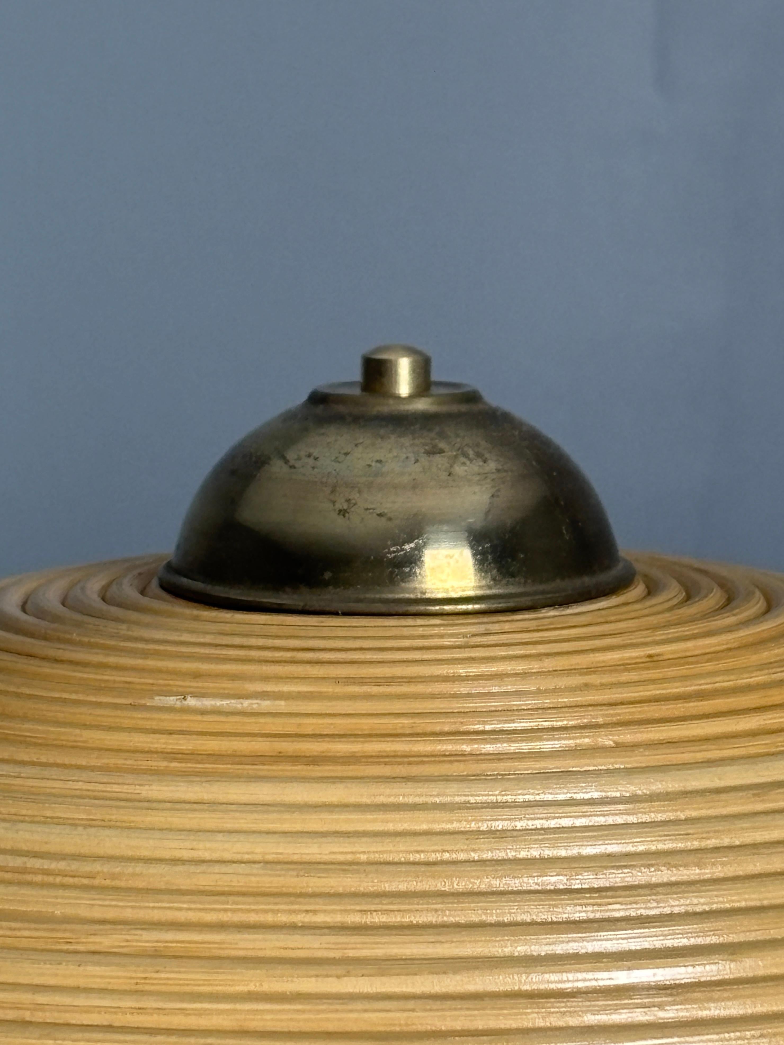 Lampada da tavolo in rattan, bambù e ottone, Italia, anni '70 In condizioni buone in vendita a Zaandam, NL