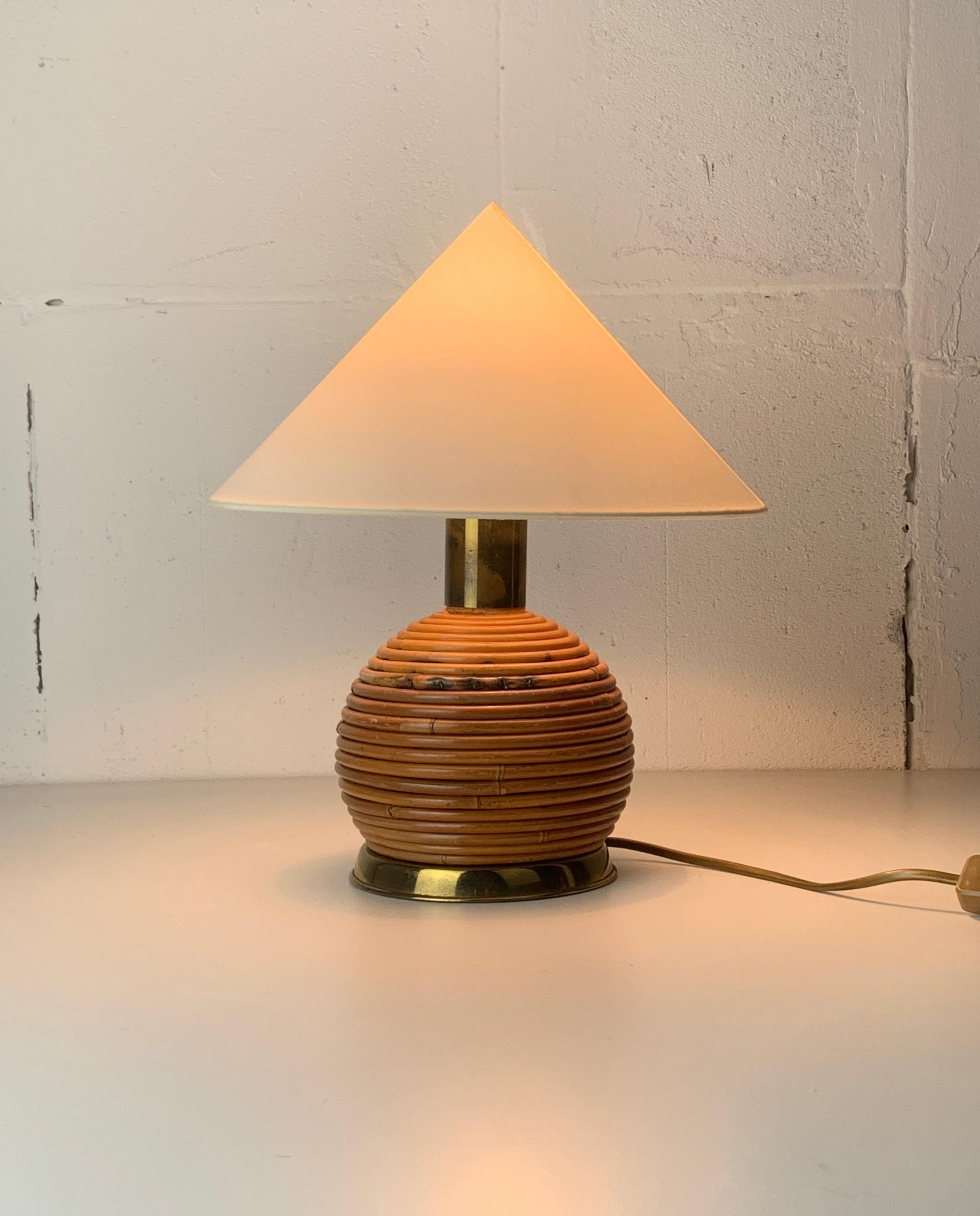 Brass Pencil reed rattan bamboo and brass table lamp, Italy 1970s For Sale