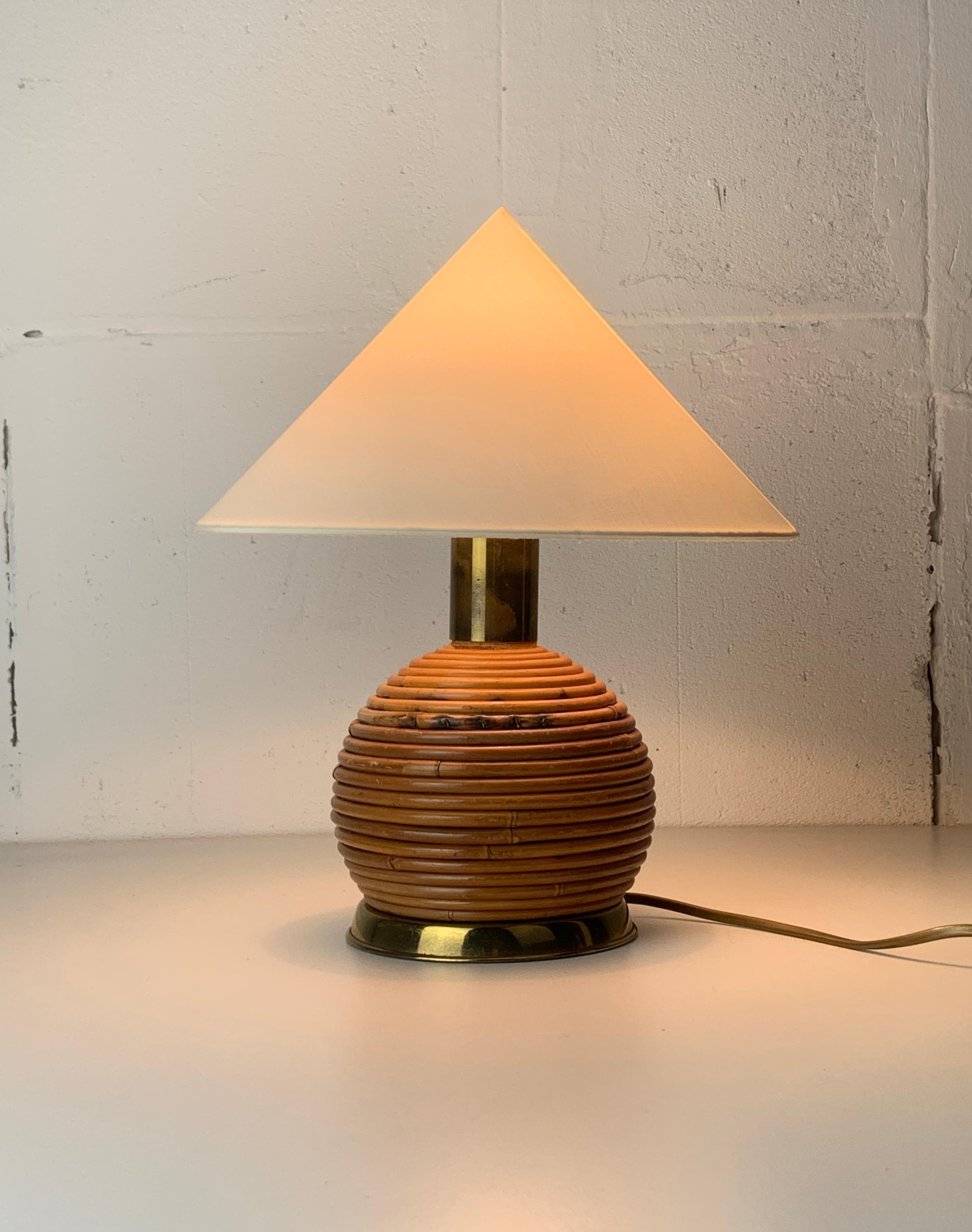 Pencil reed rattan bamboo and brass table lamp, Italy 1970s For Sale 1