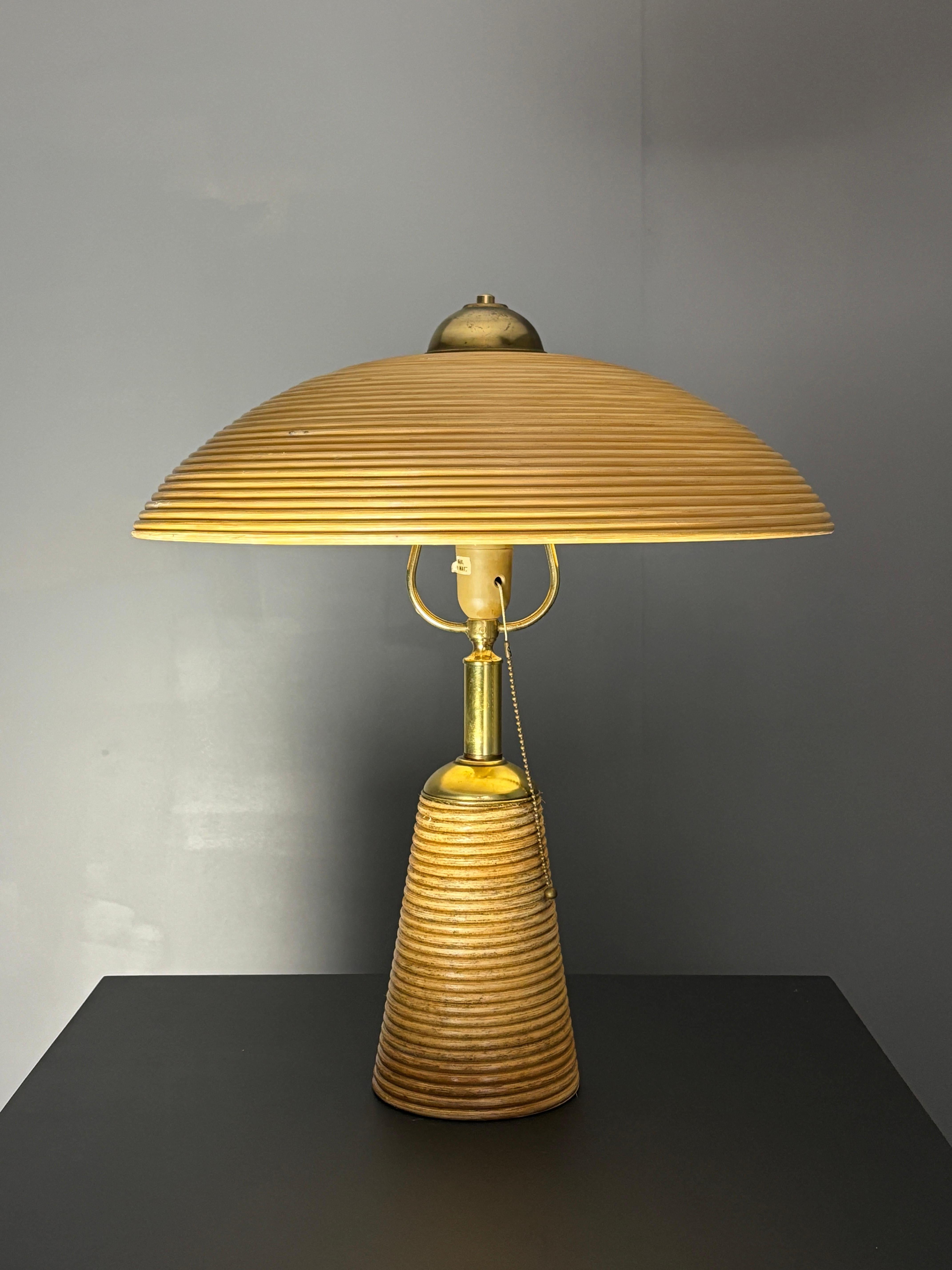 Lampada da tavolo in rattan, bambù e ottone, Italia, anni '70 in vendita 2