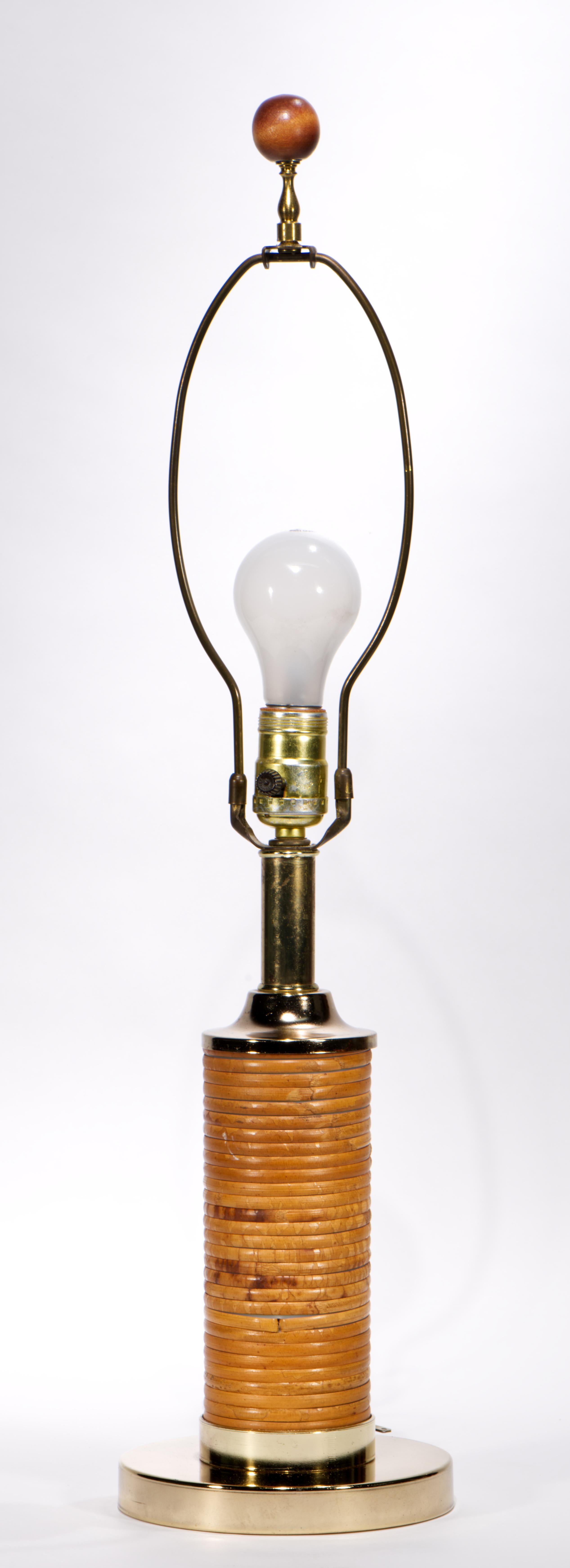 Lámpara de mesa Pencil Reed de ratán y latón, Mid Century Modern años 50 en venta 3