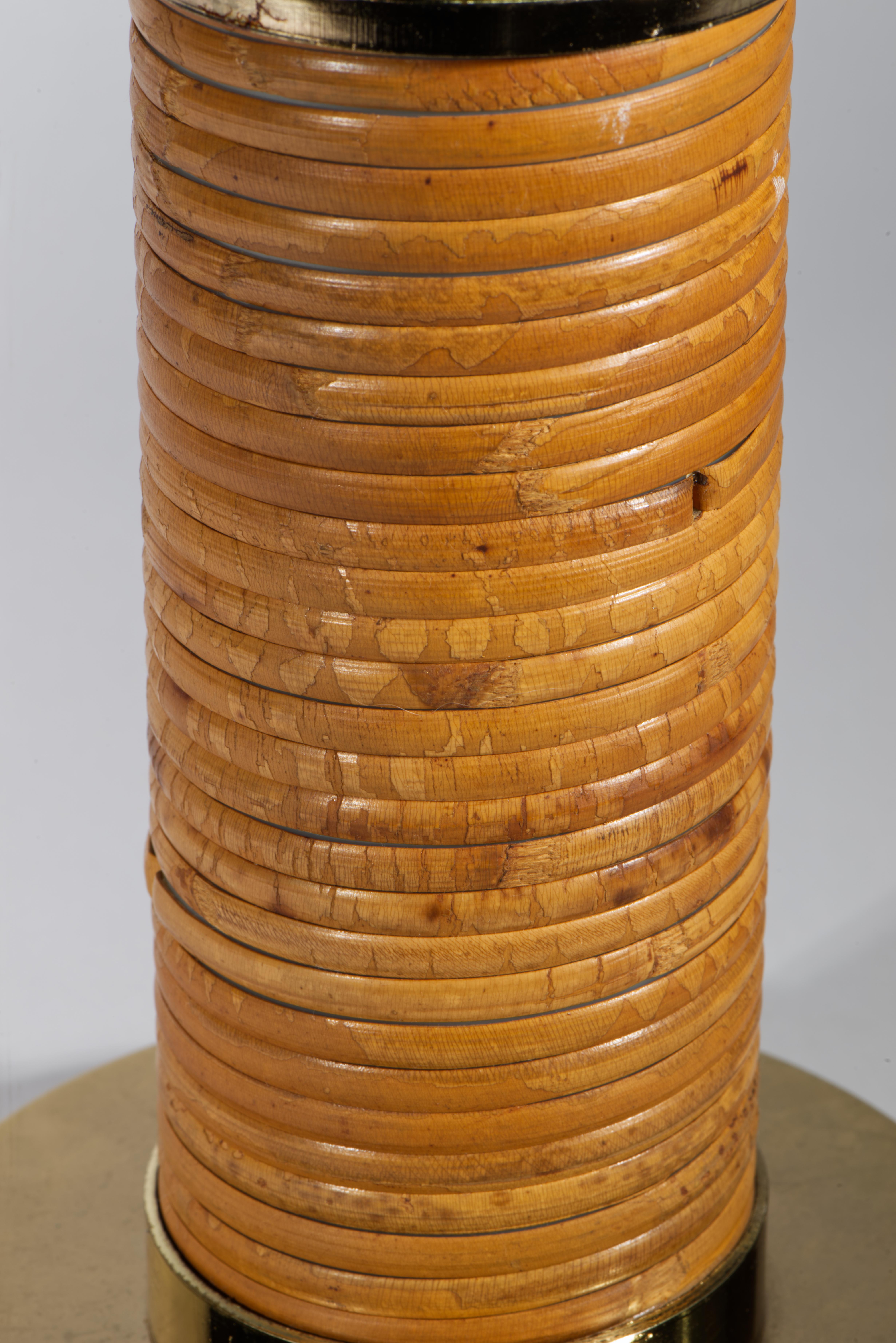 Lámpara de mesa Pencil Reed de ratán y latón, Mid Century Modern años 50 siglo XX en venta