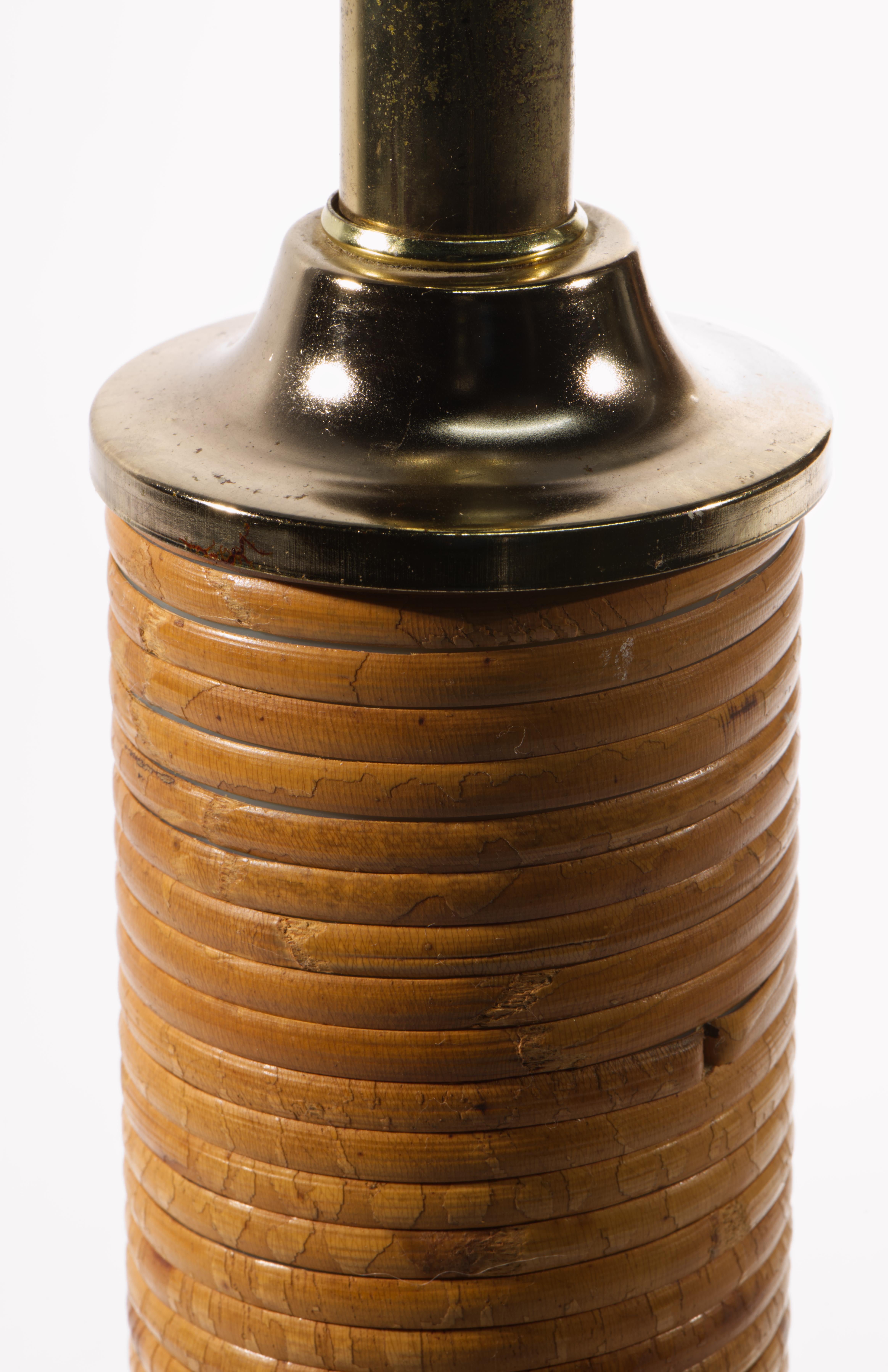 Lámpara de mesa Pencil Reed de ratán y latón, Mid Century Modern años 50 Latón en venta