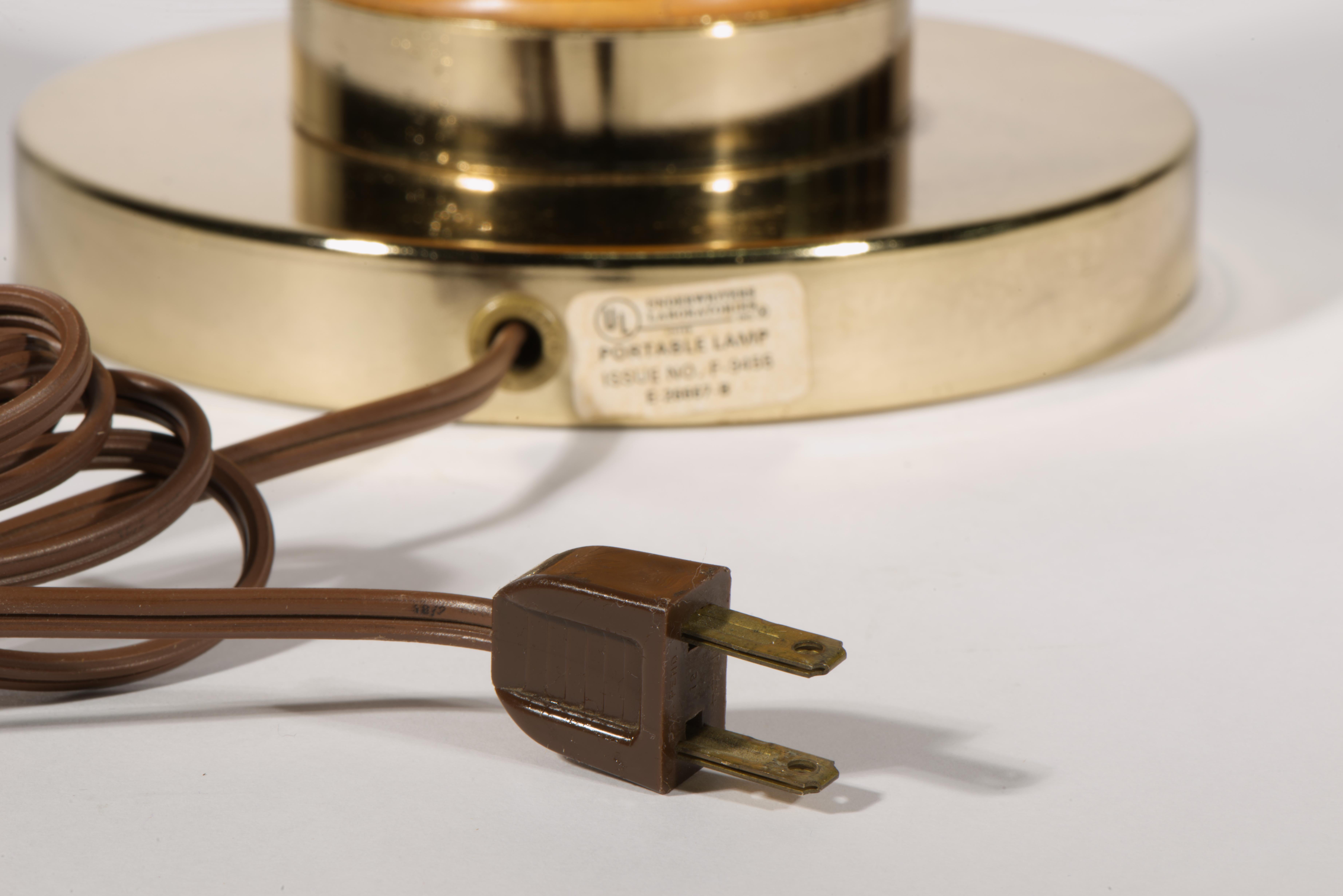 Lámpara de mesa Pencil Reed de ratán y latón, Mid Century Modern años 50 en venta 2