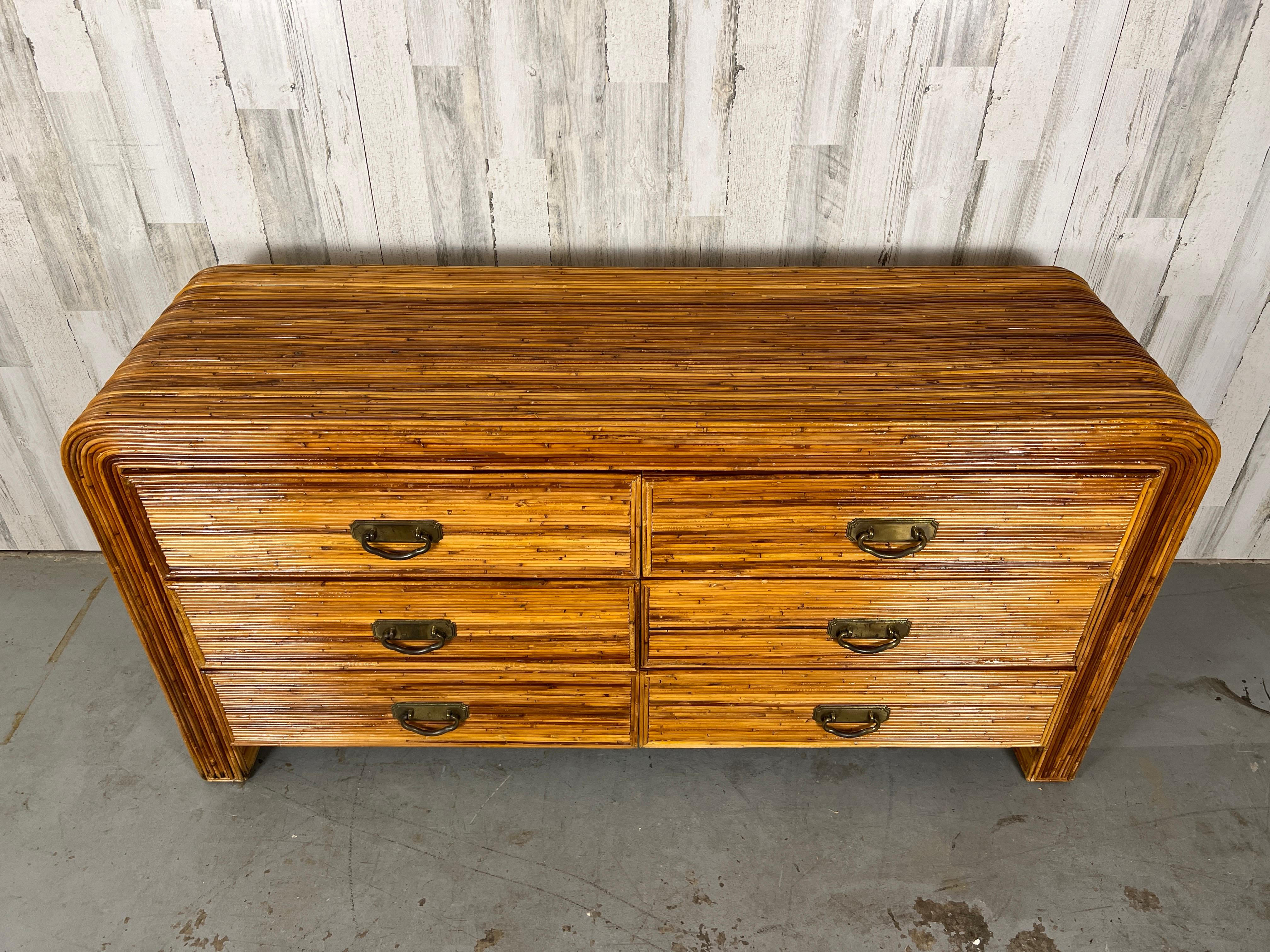 Pencil Reed Rattan Waterfall Six Drawer Dresser In Good Condition In Denton, TX