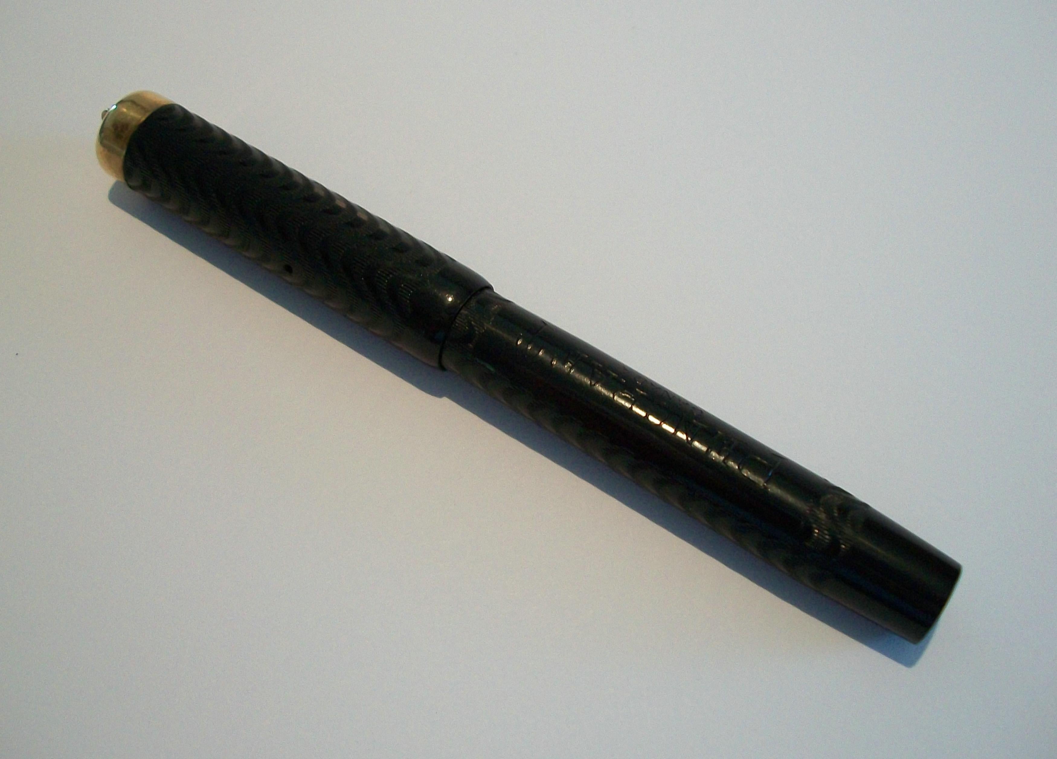 PENCRAFT - La empresa Mayer Co. - Pluma Estilográfica - Plumín de Oro de 14K - Canadá - Circa 1950's Moderno en venta