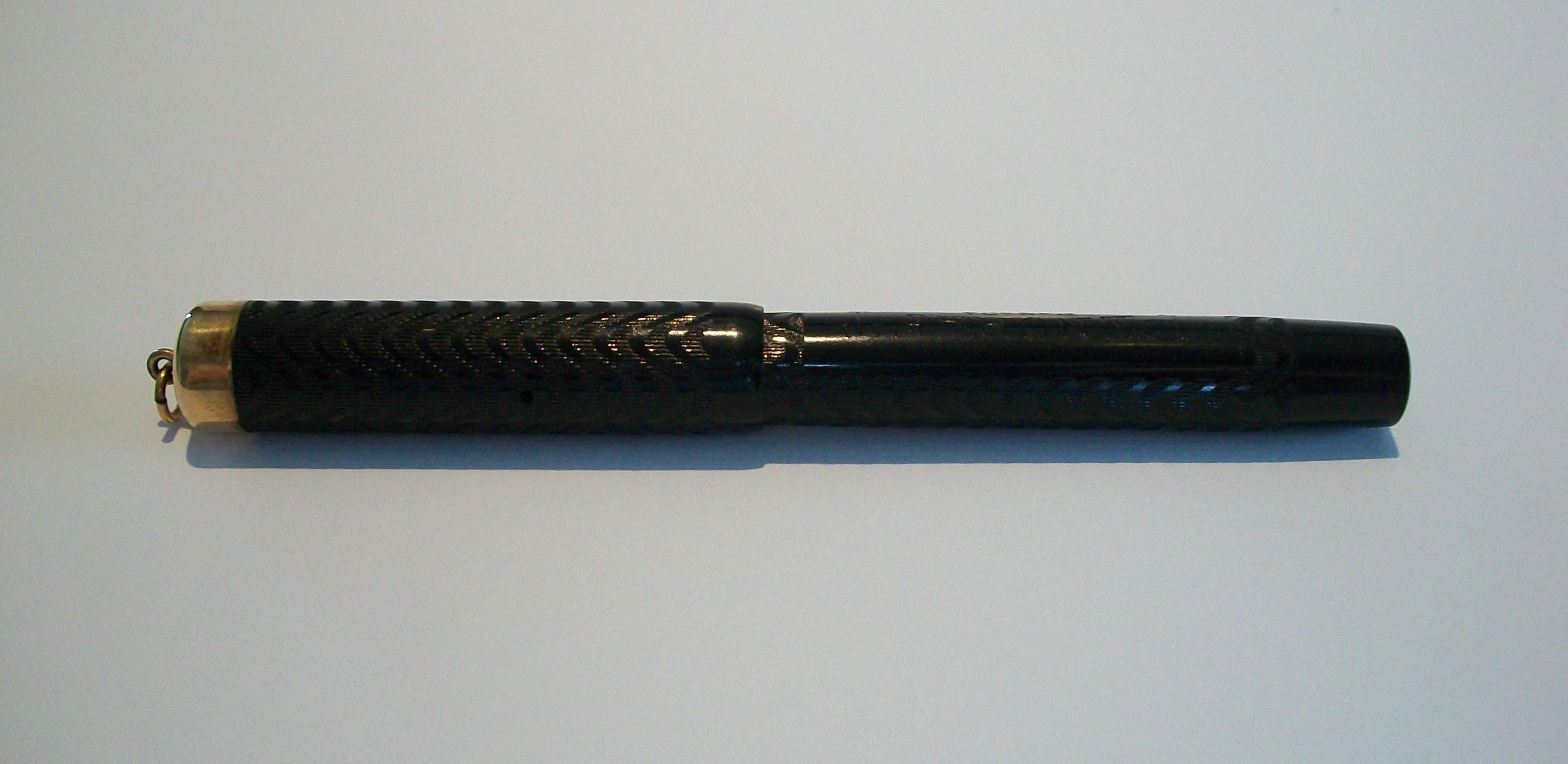 PENCRAFT - La empresa Mayer Co. - Pluma Estilográfica - Plumín de Oro de 14K - Canadá - Circa 1950's en Bueno estado para la venta en Chatham, CA
