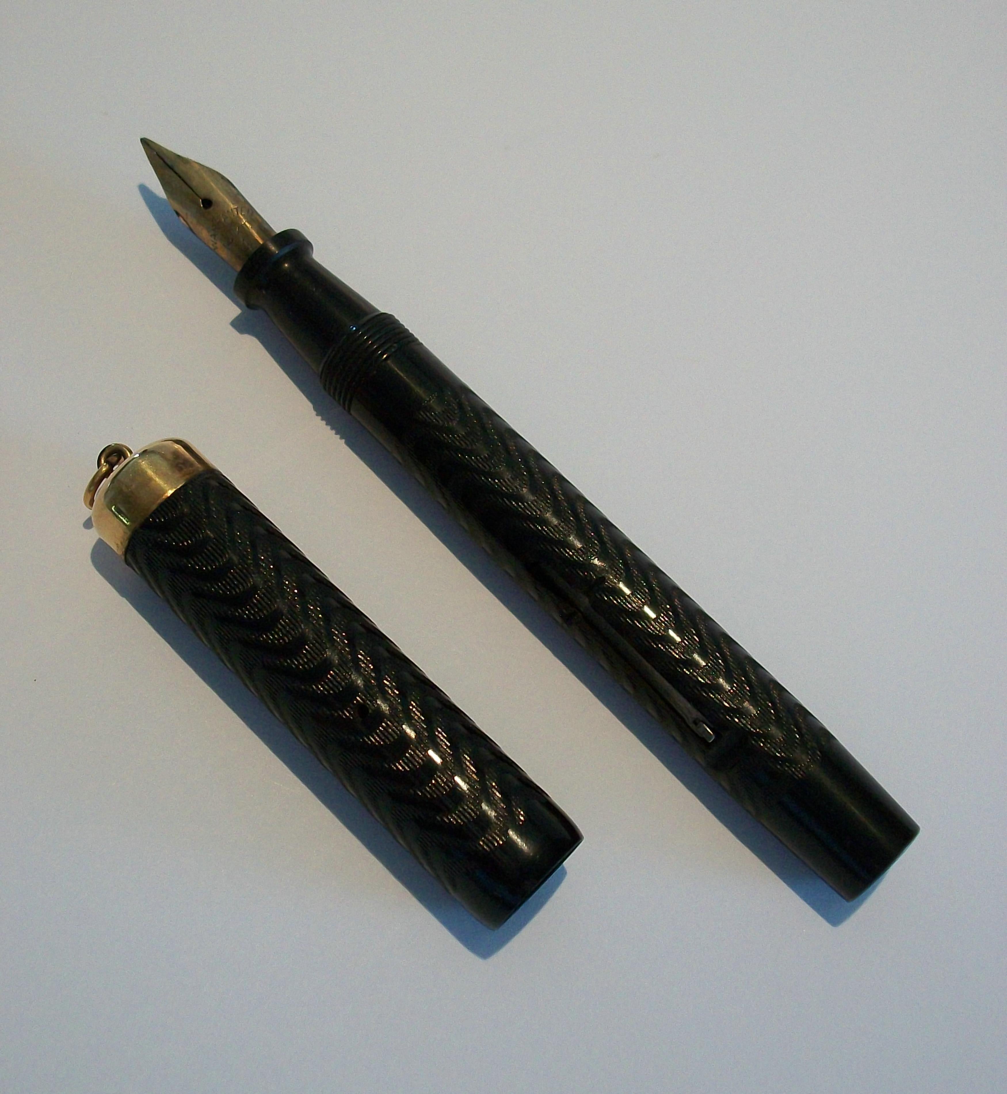 PENCRAFT - La empresa Mayer Co. - Pluma Estilográfica - Plumín de Oro de 14K - Canadá - Circa 1950's en venta 4