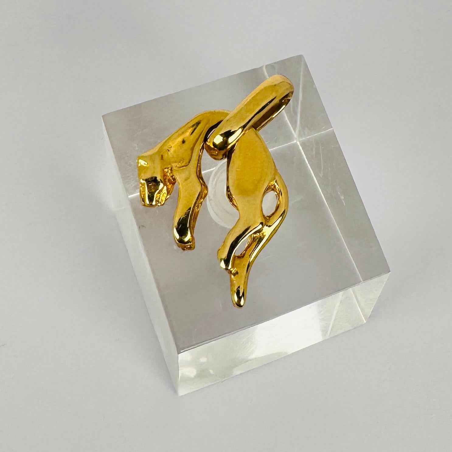 Pendentif panthère en or jaune 18 carats circa 10 grammes Unisexe en vente