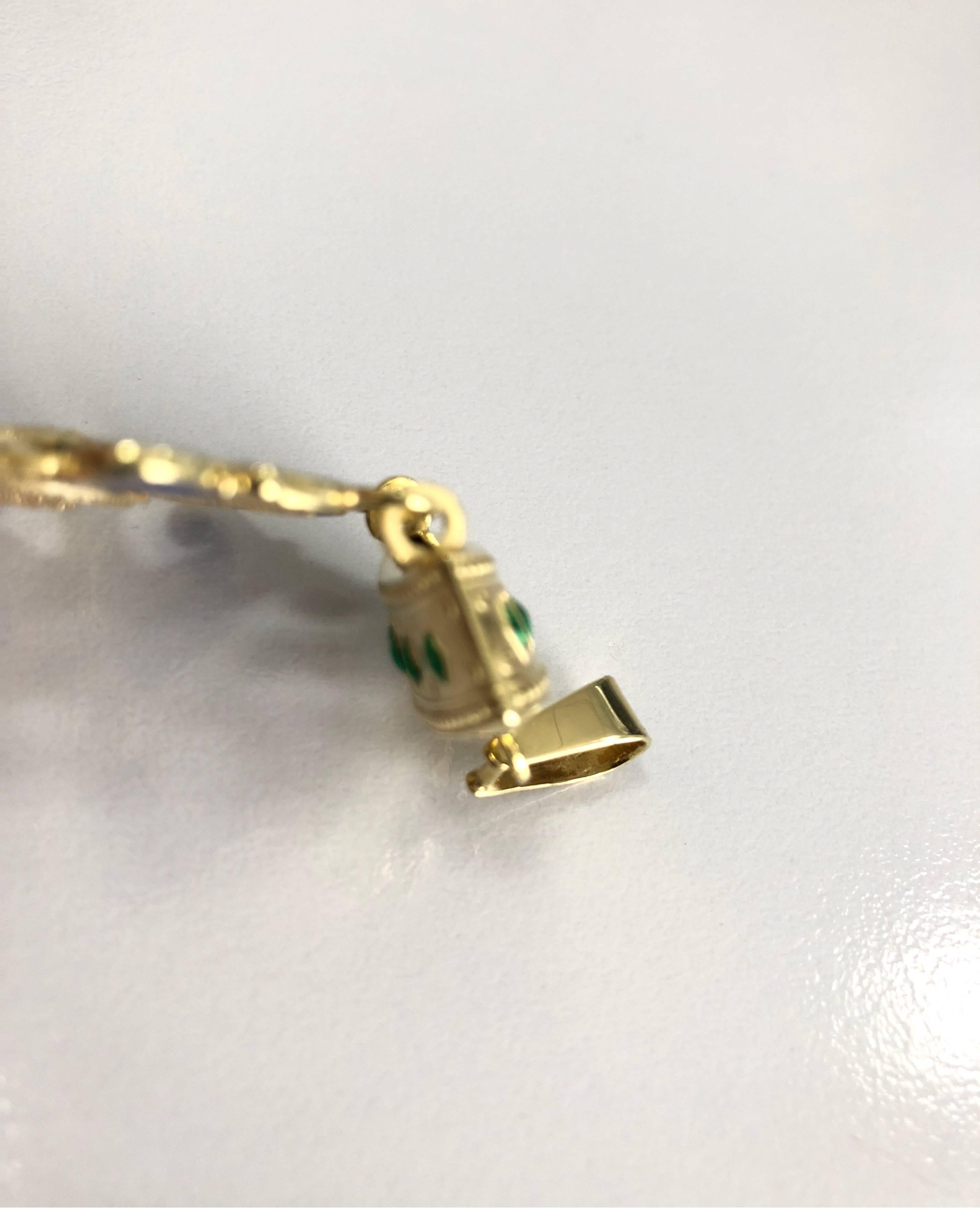 Pendentif en or jaune 18 carats émaillé en vente 2