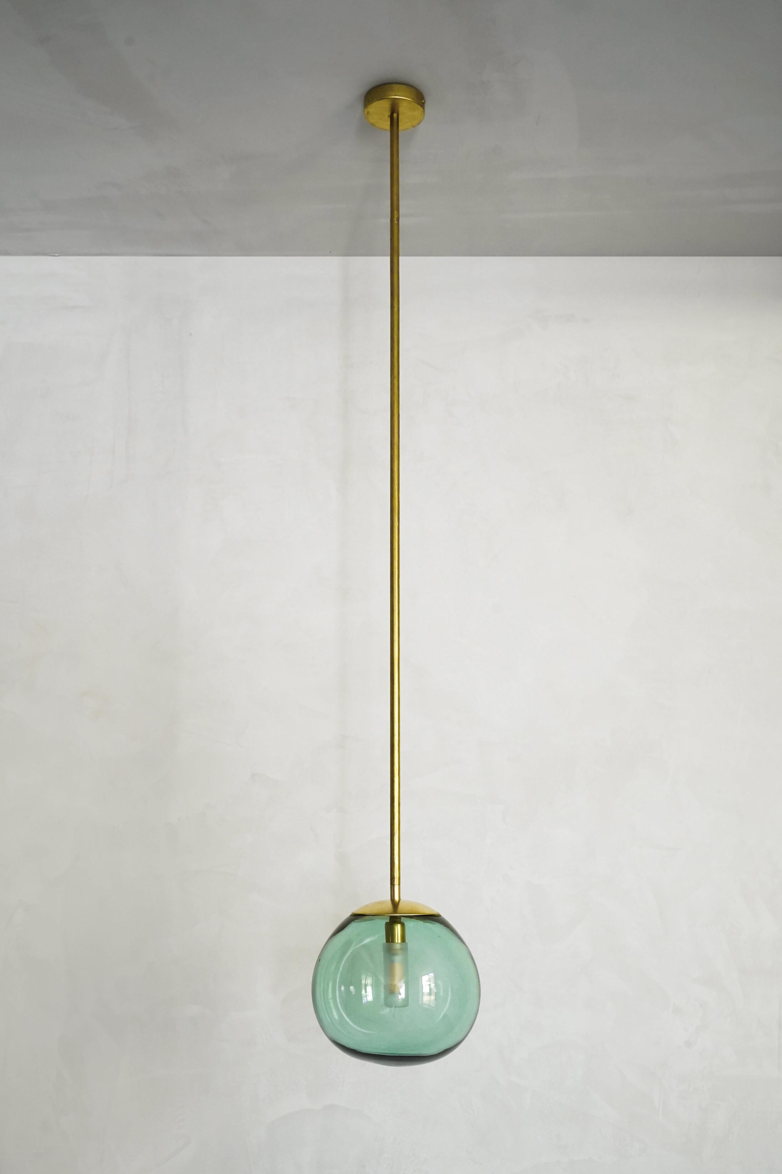 Pendant Ball Tube 20 by Contain
Dimensions: D 20 x H 100 cm (custom length).
Materials: brass tube or cable, 3D printed PLA structure and blown glass from local production.
Available in different finishes and dimensions.

All our lamps can be wired