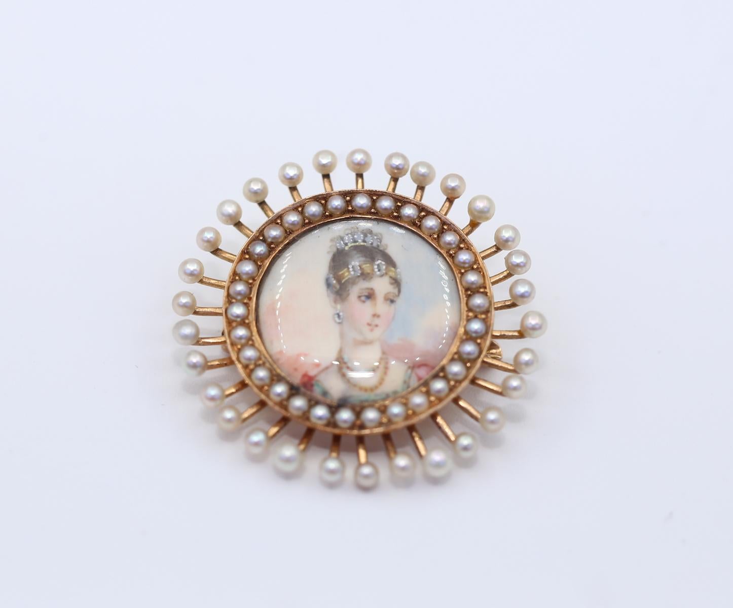 pearl necklace with brooch