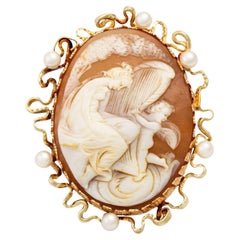 Pendentif/Broche avec un camée en coquillage et 6 perles Akoya