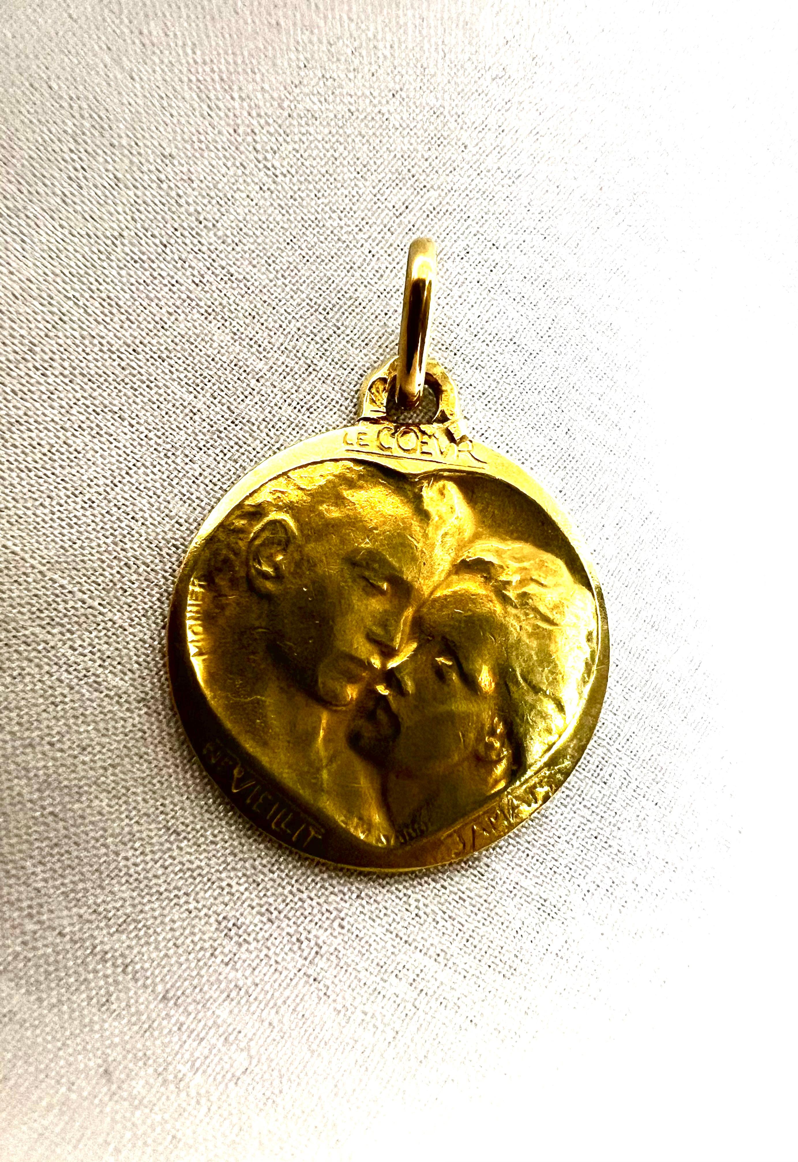 Pendentif d'Emile Monier en or jaune 18 carats représentant des amoureux de style Art déco en vente 7