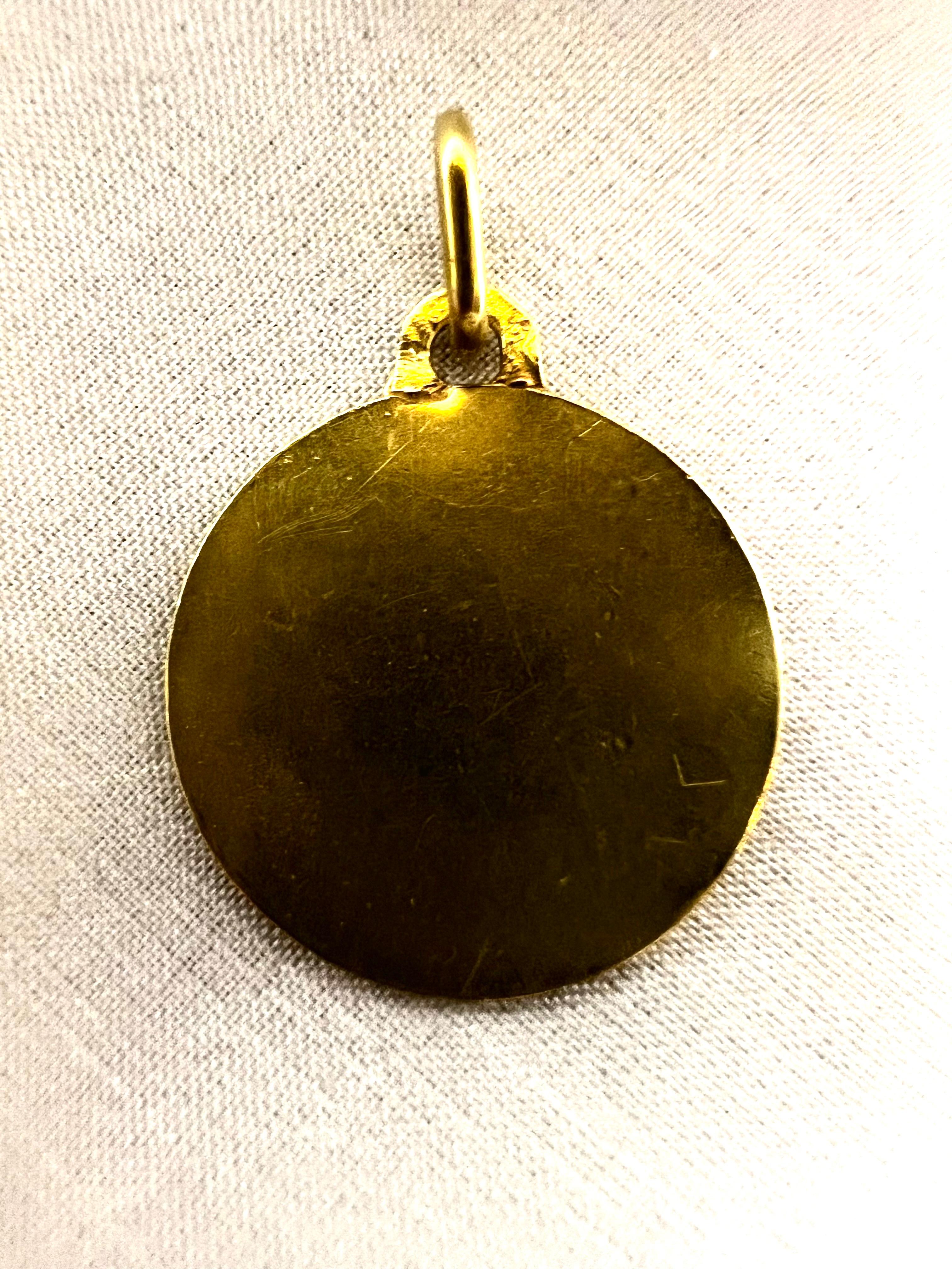 Pendentif d'Emile Monier en or jaune 18 carats représentant des amoureux de style Art déco en vente 9