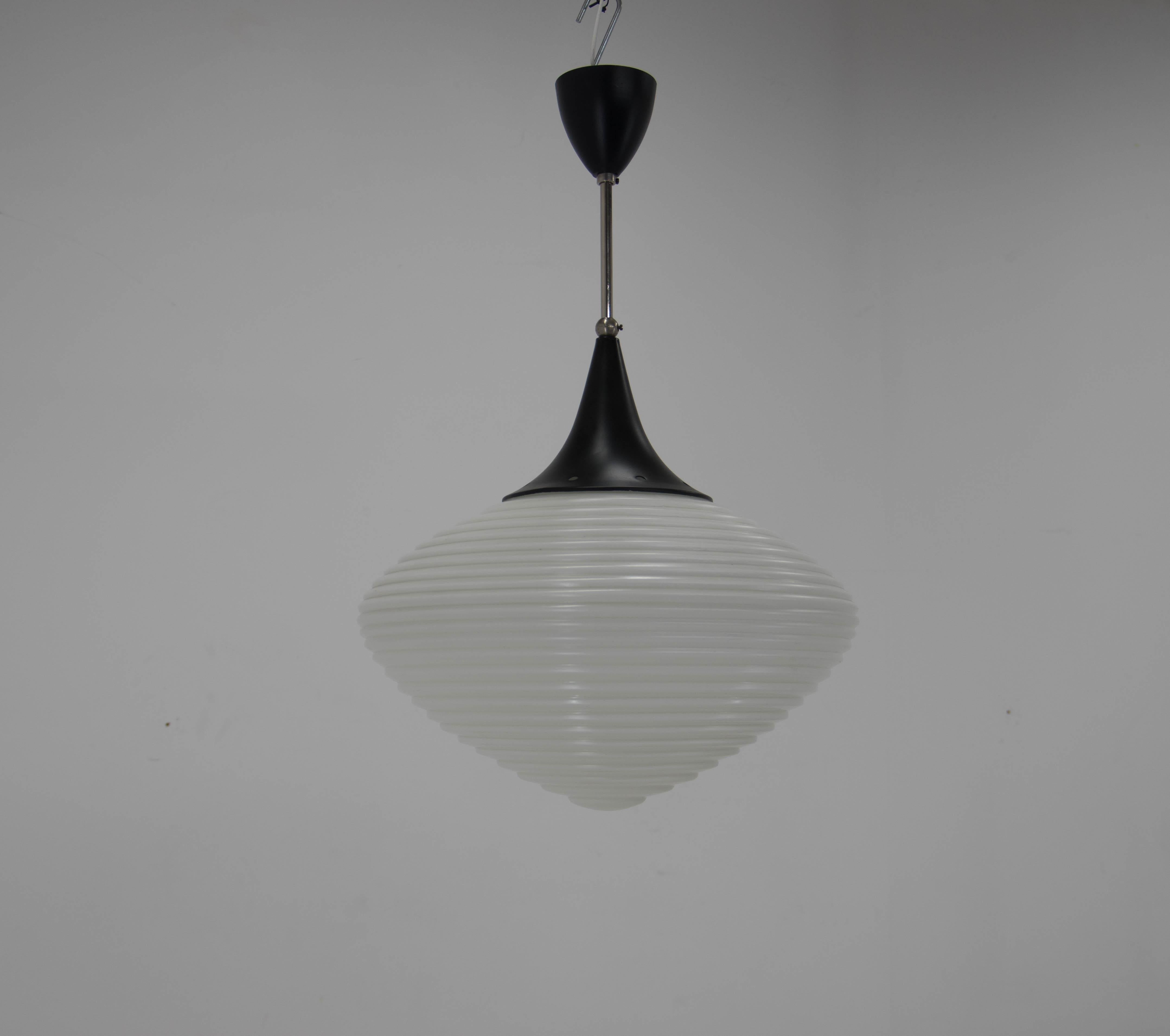 Mid-century design pendant with glass shade. Made in Czechoslovakia by Kamenicky Senov
Very good original condition
1X100W, E25-E27 bulb
Rewired: US wiring compatible.