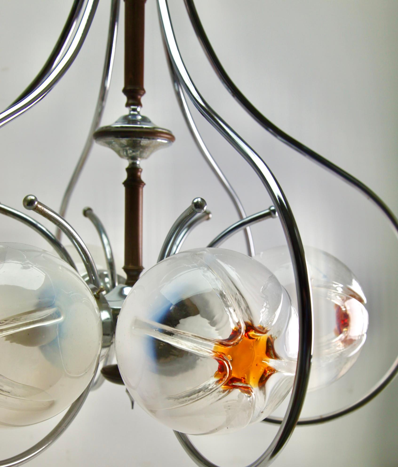 Lampe à suspension de Mazzega en verre transparent avec inclusions d'orange et détails en bois Bon état - En vente à Verviers, BE