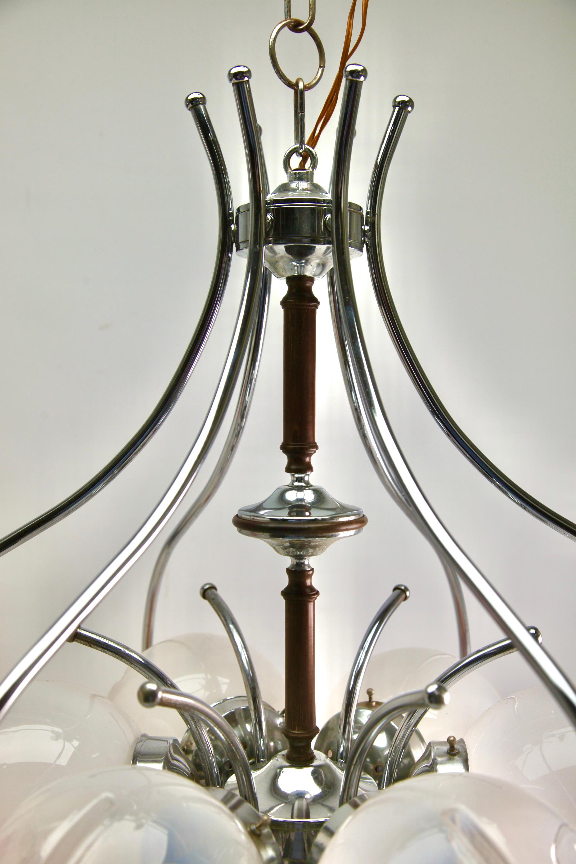 Lampe à suspension de Mazzega en verre transparent avec inclusions d'orange et détails en bois en vente 1