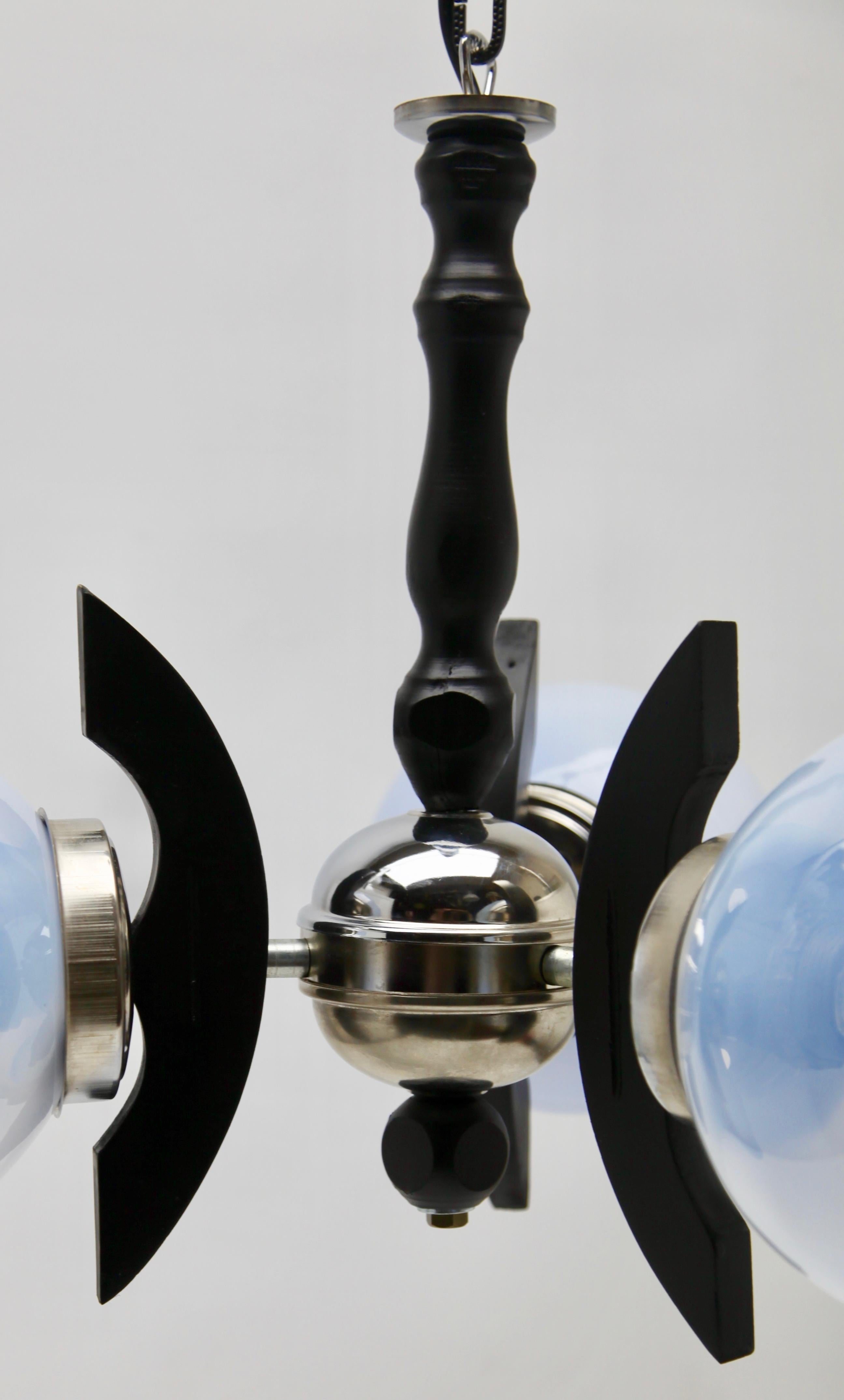 Lampe à suspension Mazzega avec 3 globes en verre transparent avec inclusions d'orange et de bleu en vente 3