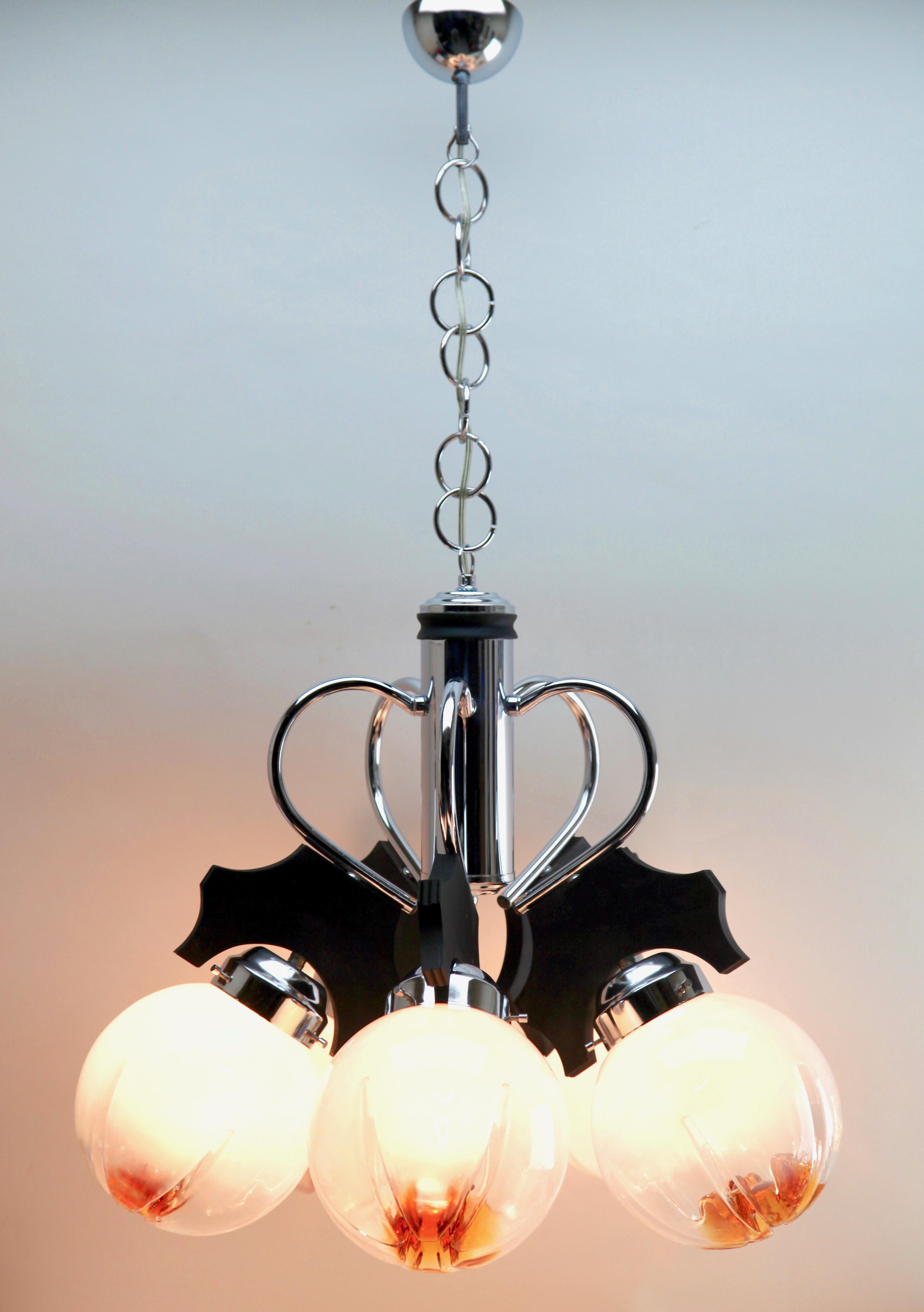 Pendant by Mazzega with 5 Globes of Clear Glass with Orange Inclusions For Sale 4