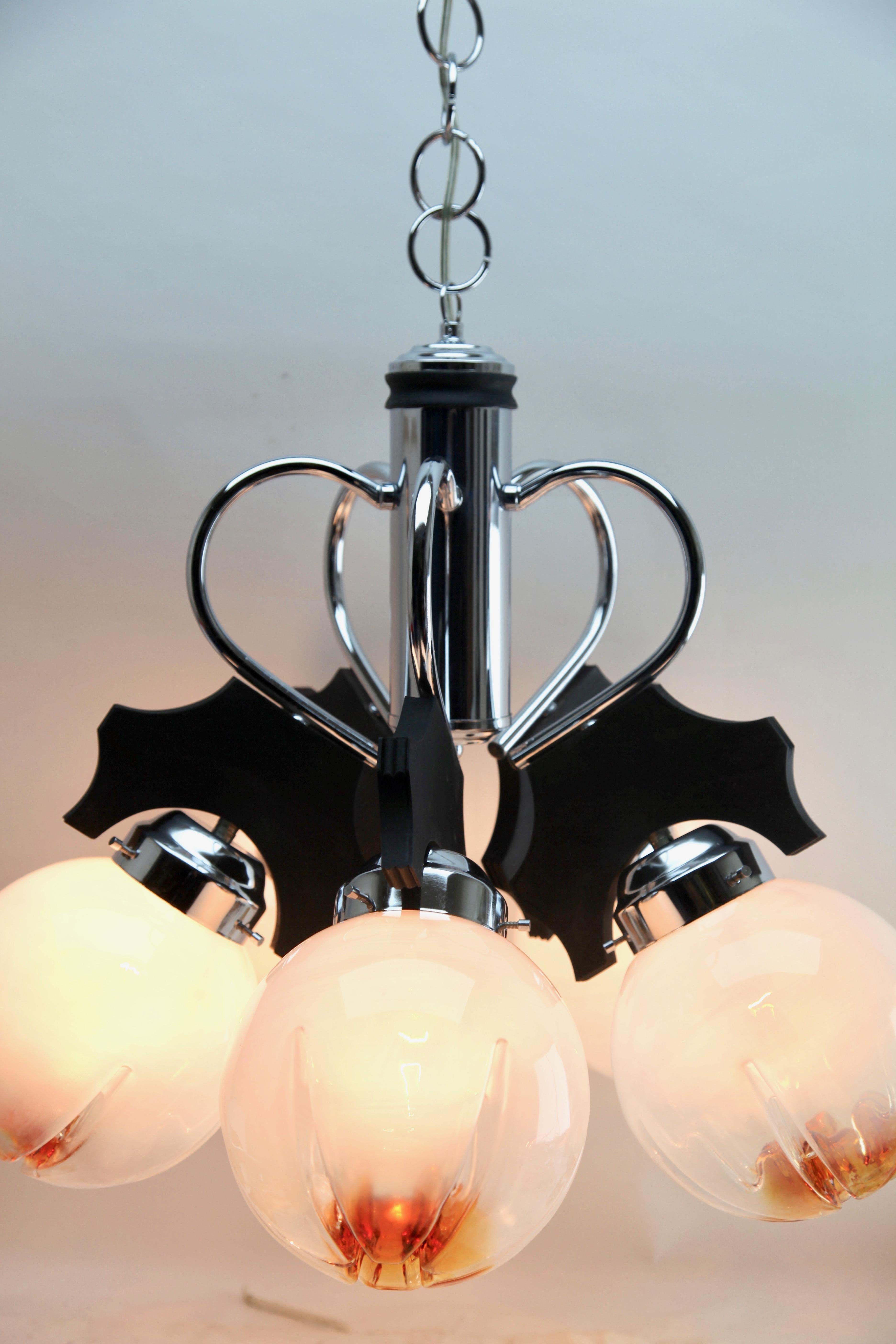 Pendant by Mazzega with 5 Globes of Clear Glass with Orange Inclusions In Good Condition For Sale In Verviers, BE