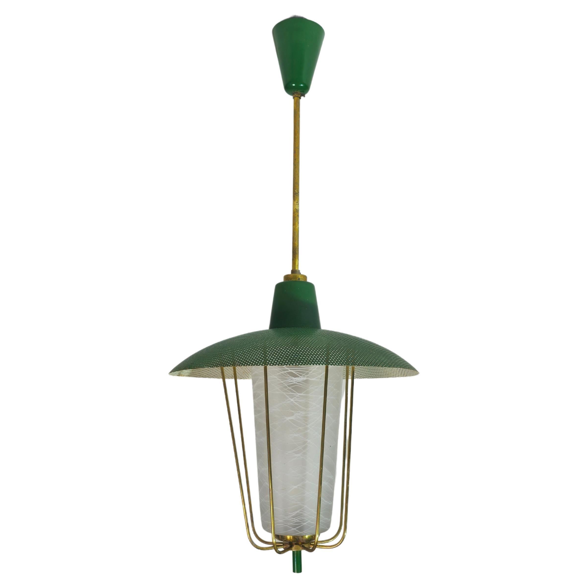 1-light E27 pendant lamp with lantern body. It has a satin glass decorated with milky filaments, surrounded by brass rods that support a green enamelled micro-perforated diffuser. Brass and metal accessories. Italy of the 50s.



Note: We try to