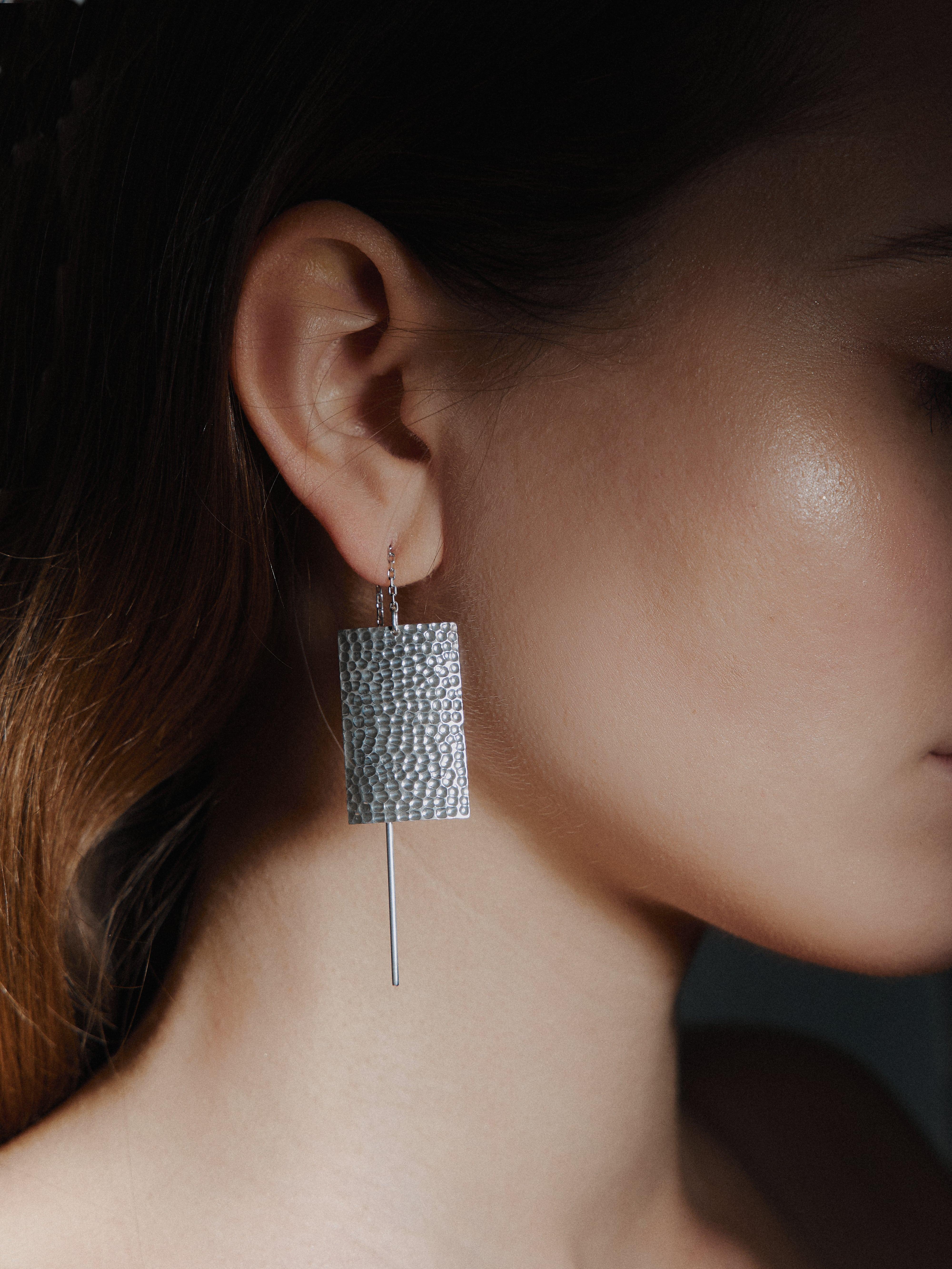 Anhänger Contemporary Einfädler Kette Paar Ohrringe minimalistisch Vergoldung Silber (Moderne) im Angebot