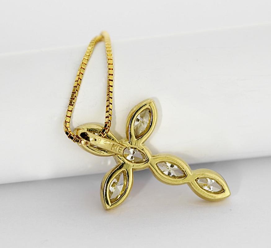 Taille Marquise Pendentif « Rose » en or jaune 18 carats avec diamants étincelants taille marquise de 1,29 carat en vente