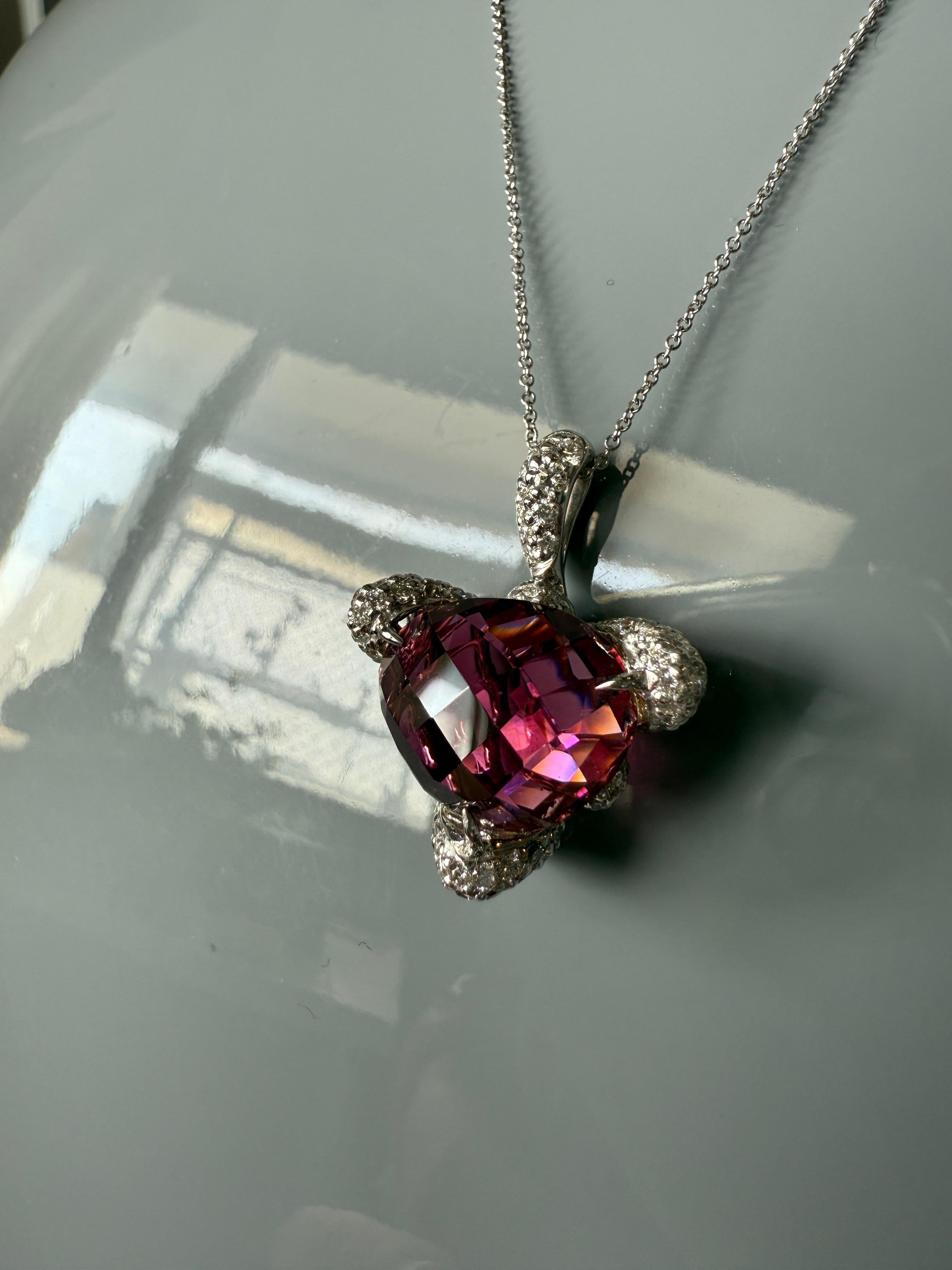 Pendant Diamond and Pink Tourmaline Trillion Briollete For Sale 3