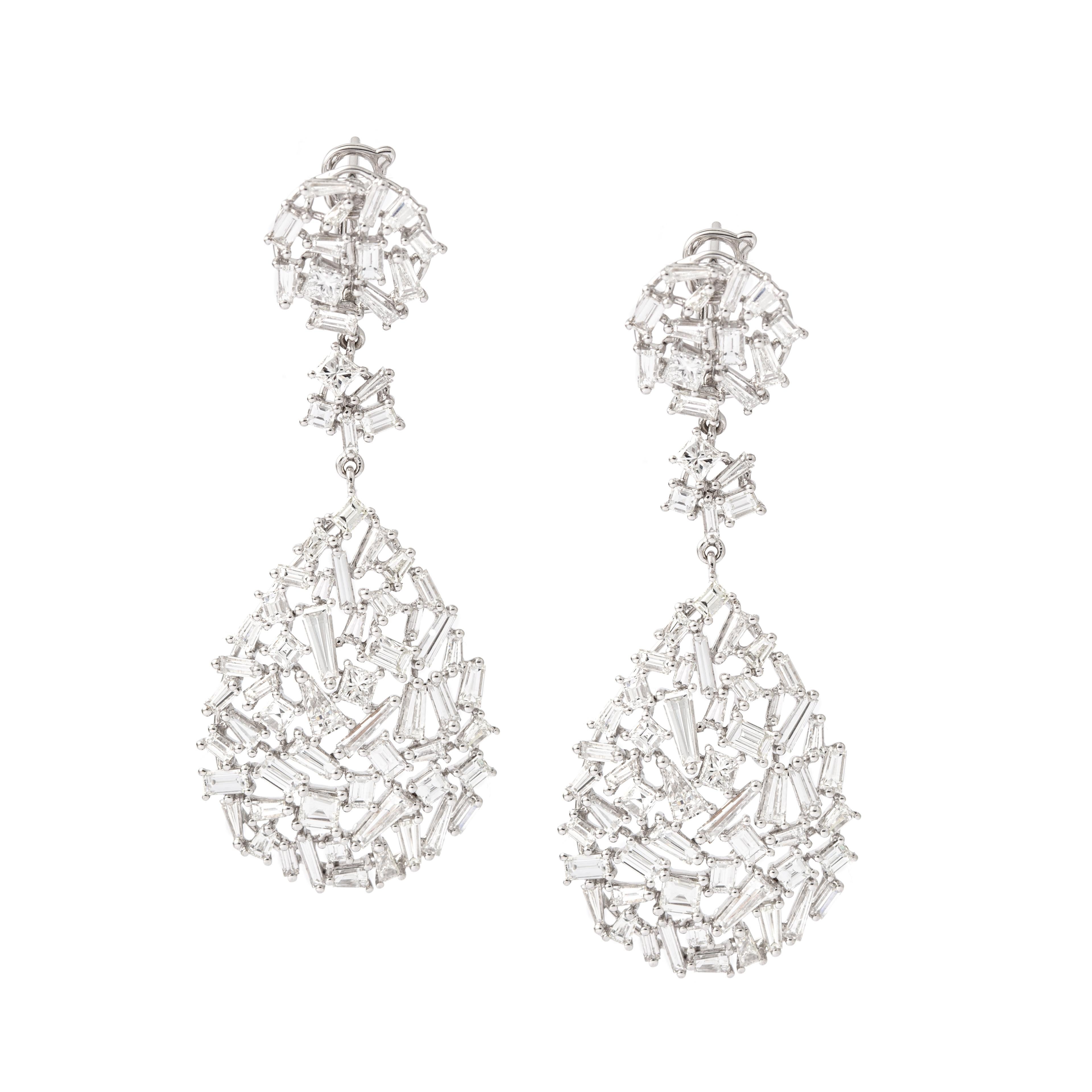 Earrings in 18kt white gold set with 139 baguette, princess, tapers cut diamonds 7.32 cts.

Length: 5.00 centimeters (1.97 inches).

Maximum Width: 2.00 centimeters (0.79 inches).

Total weight: 11.29 grams.